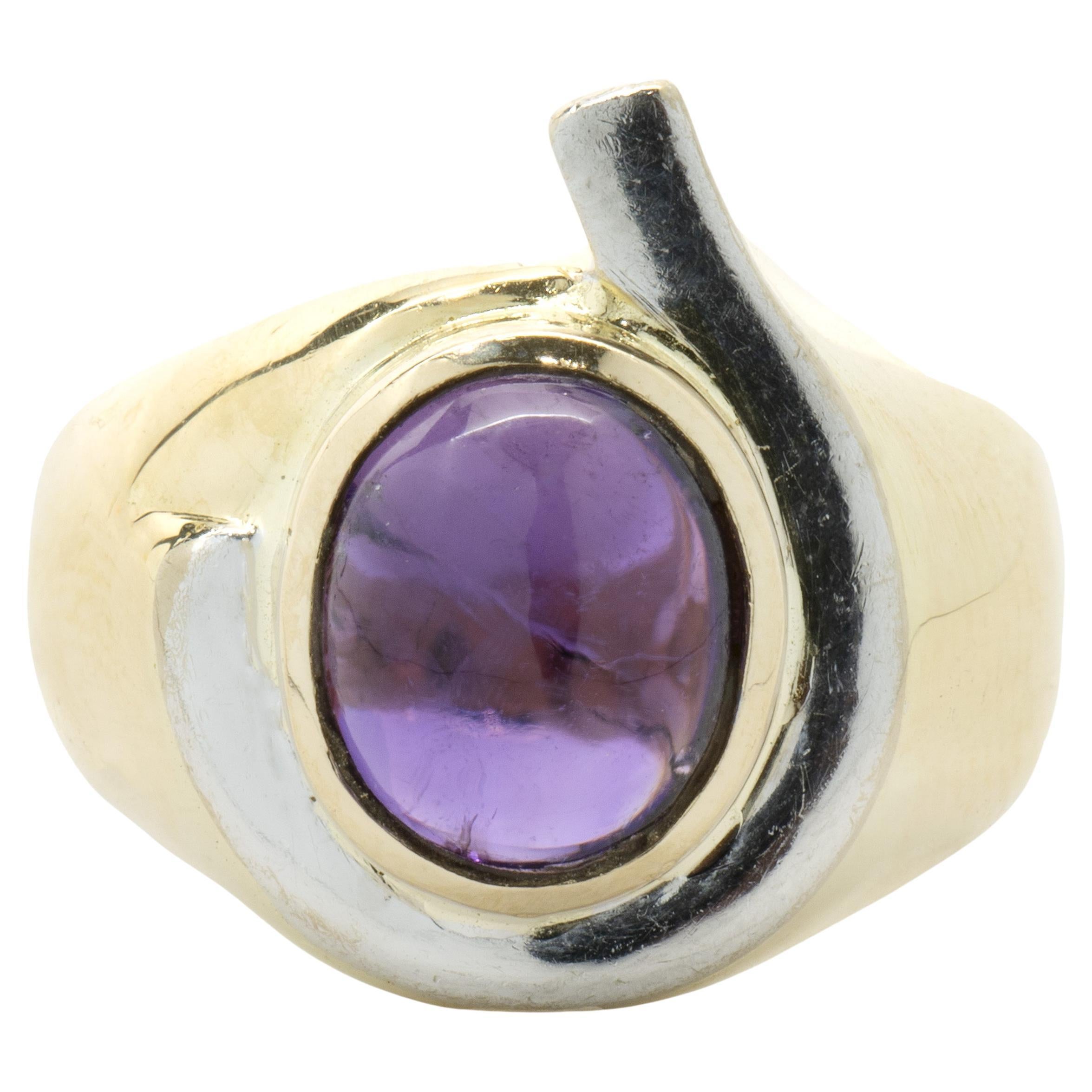 18 Karat Yellow Gold Cabochon Amethyst Ring For Sale