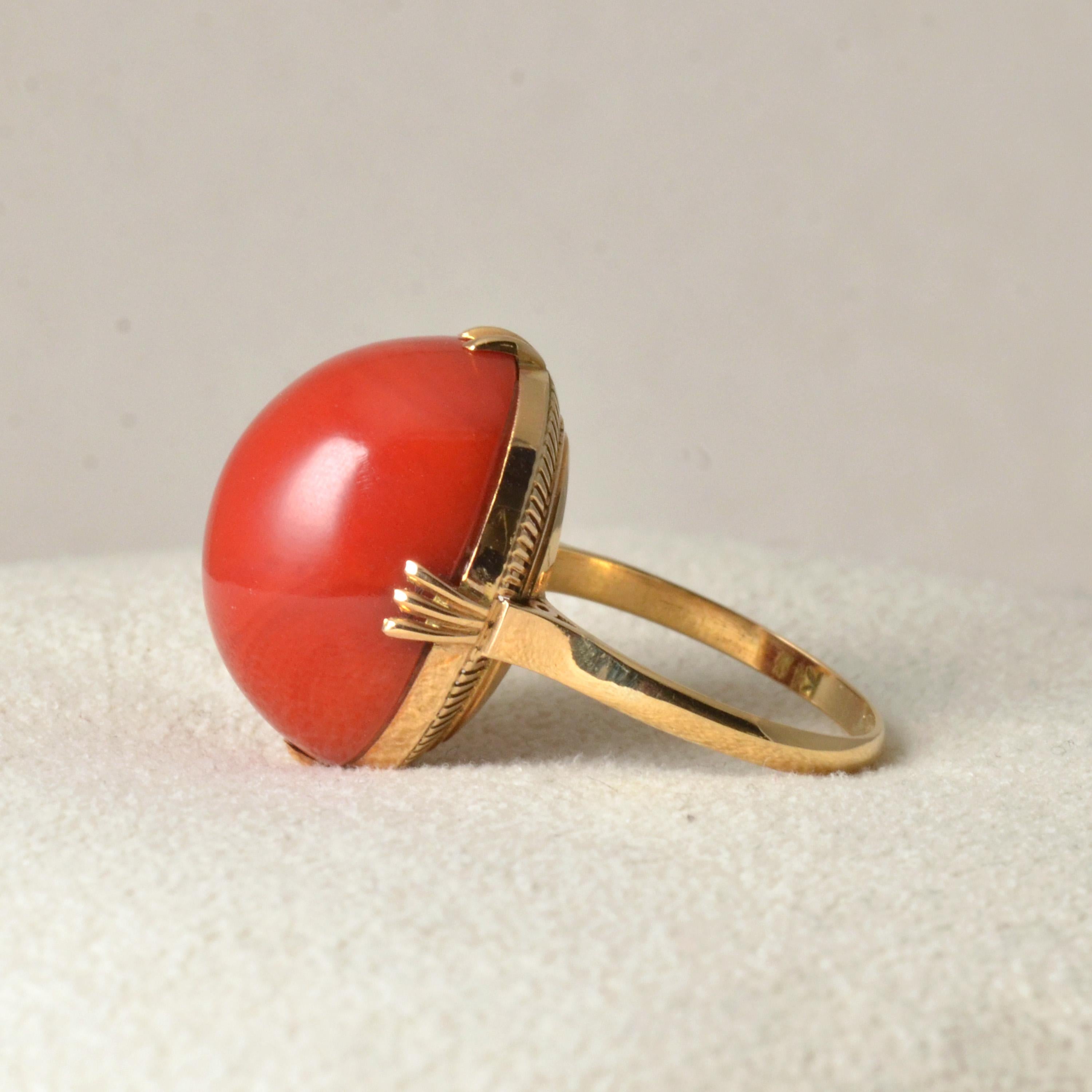 Oval Cut 18 Karat Yellow Gold Vintage Japanese Red Coral Oval Ring For Sale