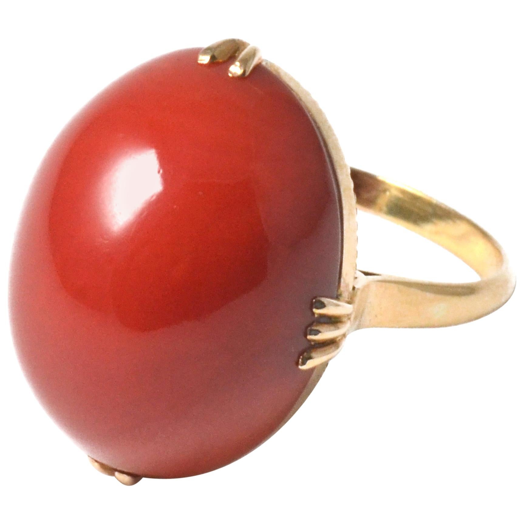 18 Karat Yellow Gold Vintage Japanese Red Coral Oval Ring For Sale