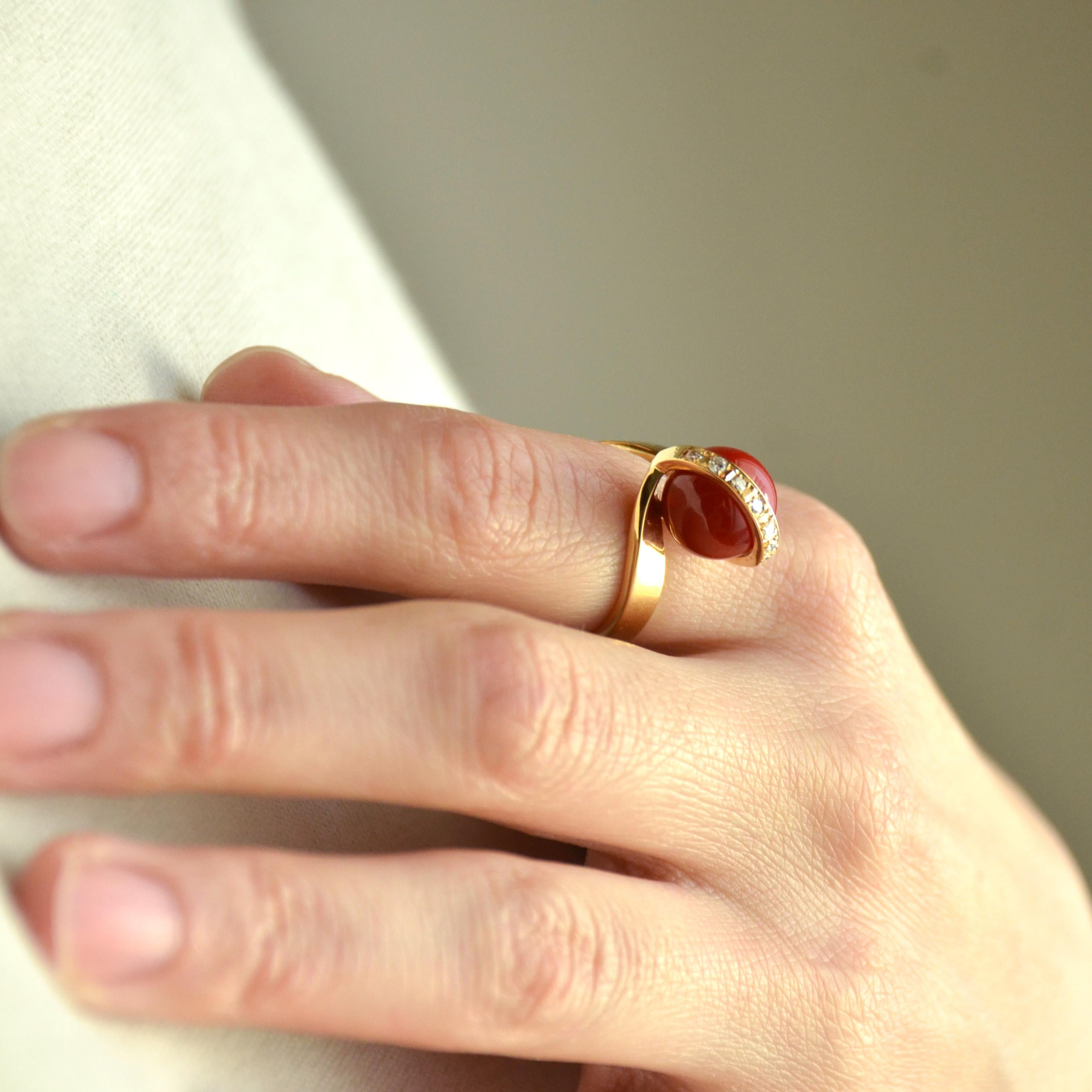 18 Karat Yellow Gold Vintage Oxblood Coral Ring with Diamonds For Sale 4