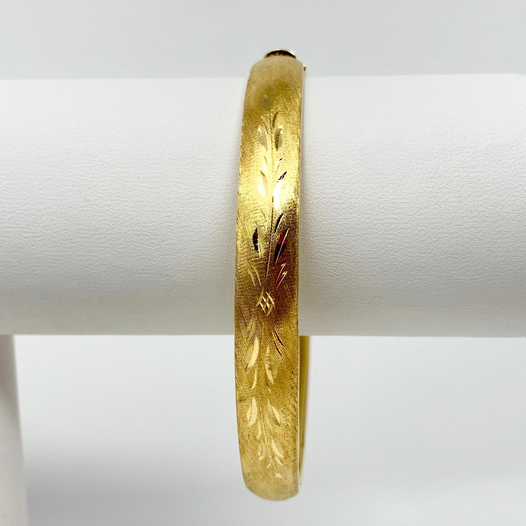 18 Karat Yellow Gold Vintage Satin Finish Floral Bangle Bracelet In Good Condition In Guilford, CT
