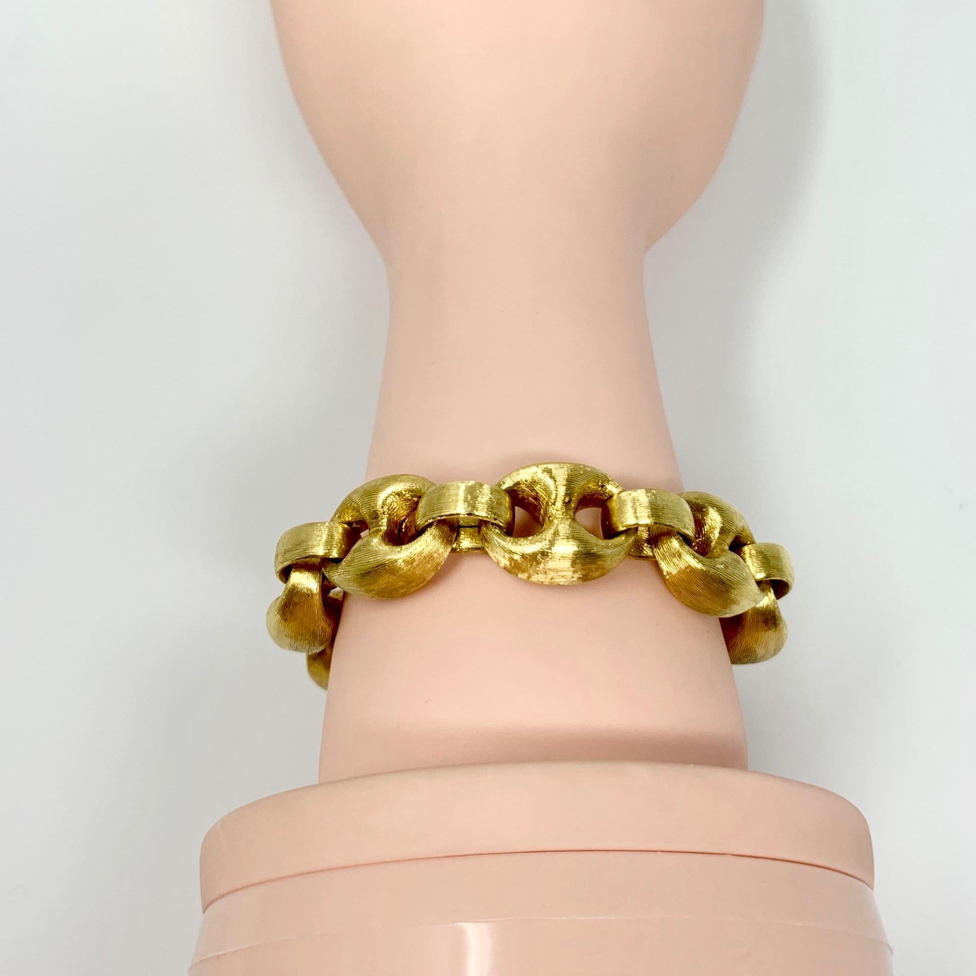 18 Karat Yellow Gold Vintage Satin Finish Gucci Anchor Link Bracelet 2