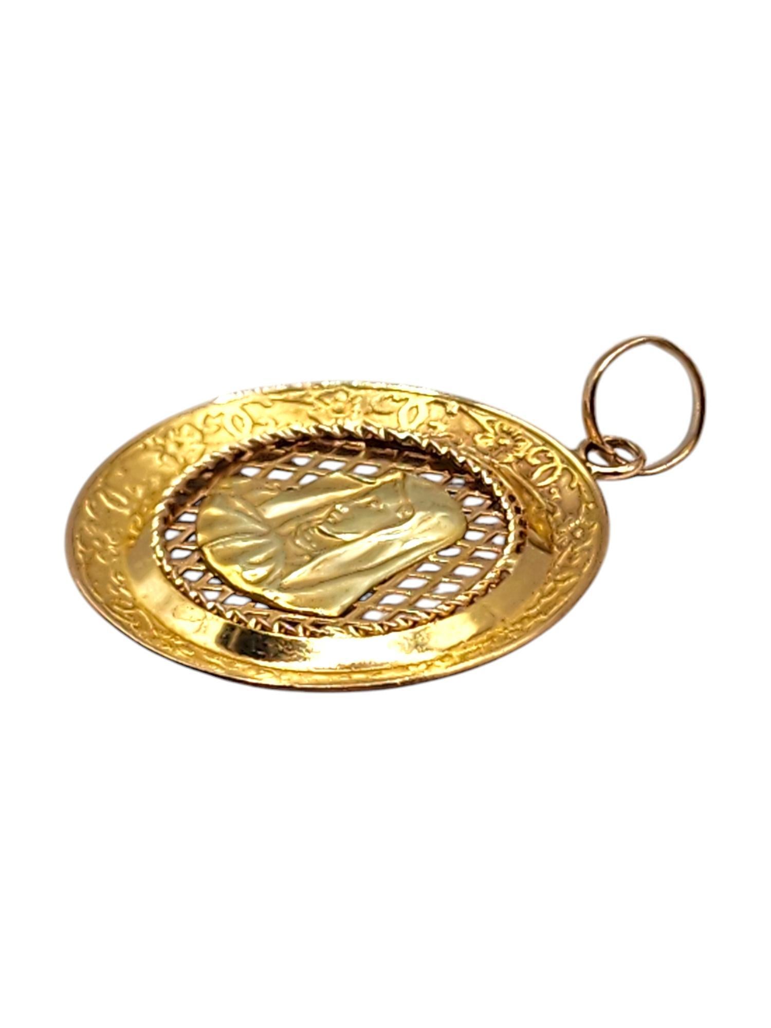 Pendentif Vierge Marie en or jaune 18 carats

Ce superbe pendentif Vierge Marie a été méticuleusement réalisé en or jaune 18 carats !

Taille : 32.71mm X 29.24mm X 1.91mm

Poids : 4,5 g/ 2,92 dwt

Poinçon : 750 I AR Ungar

Très bon état, polissage