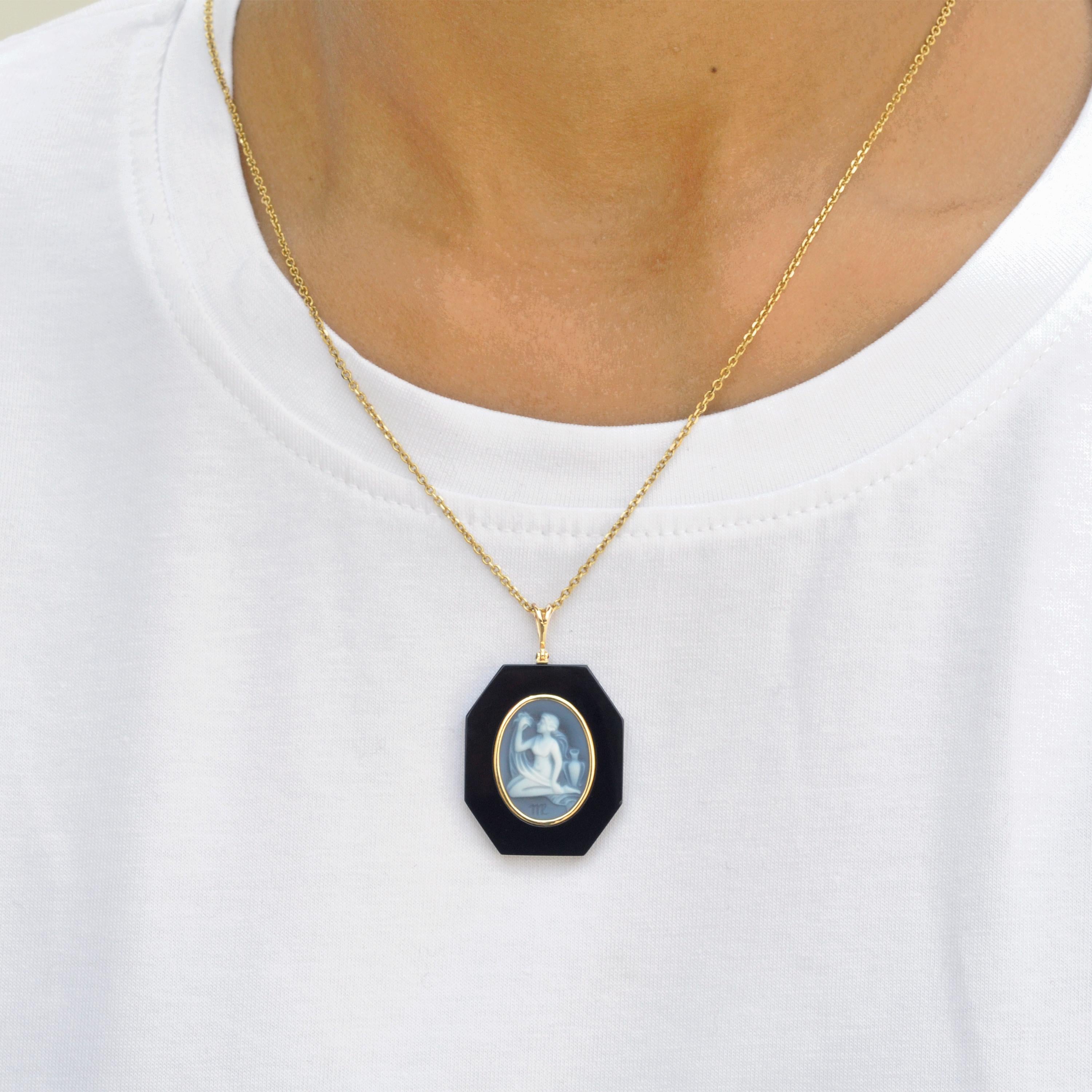 18 karat yellow gold Virgo zodiac agate cameo black onyx pendant necklace. 

This exquisite pendant showcases a stunning combination of contemporary design and timeless elegance. Crafted in 18K gold, the piece features a sleek loop from which a