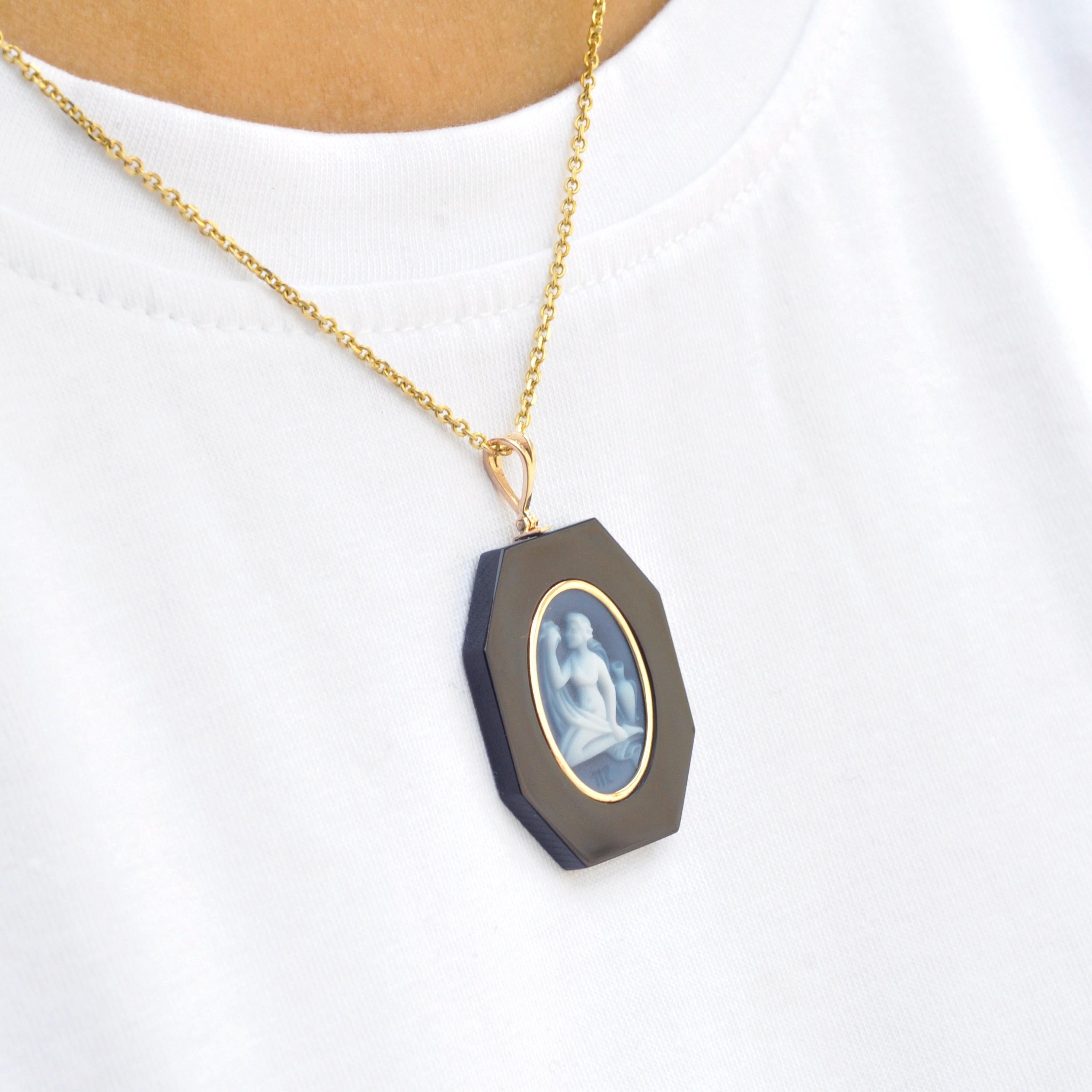 18 Karat Yellow Gold Virgo Zodiac Agate Cameo Black Onyx Pendant Necklace For Sale 1