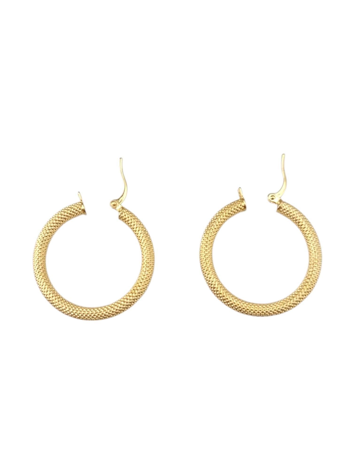 18 Karat Yellow Gold Weaved Hoop Earrings #21886 en Bueno estado para la venta en Washington Depot, CT