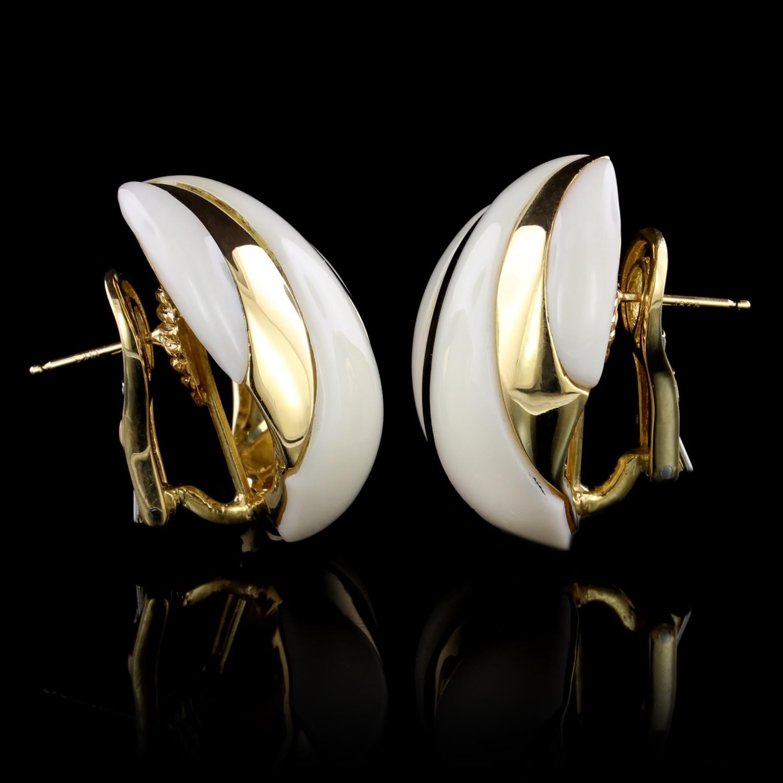 18K Yellow Gold White Coral Earrings. The earrings are inlayed with shaped white coral, length 1