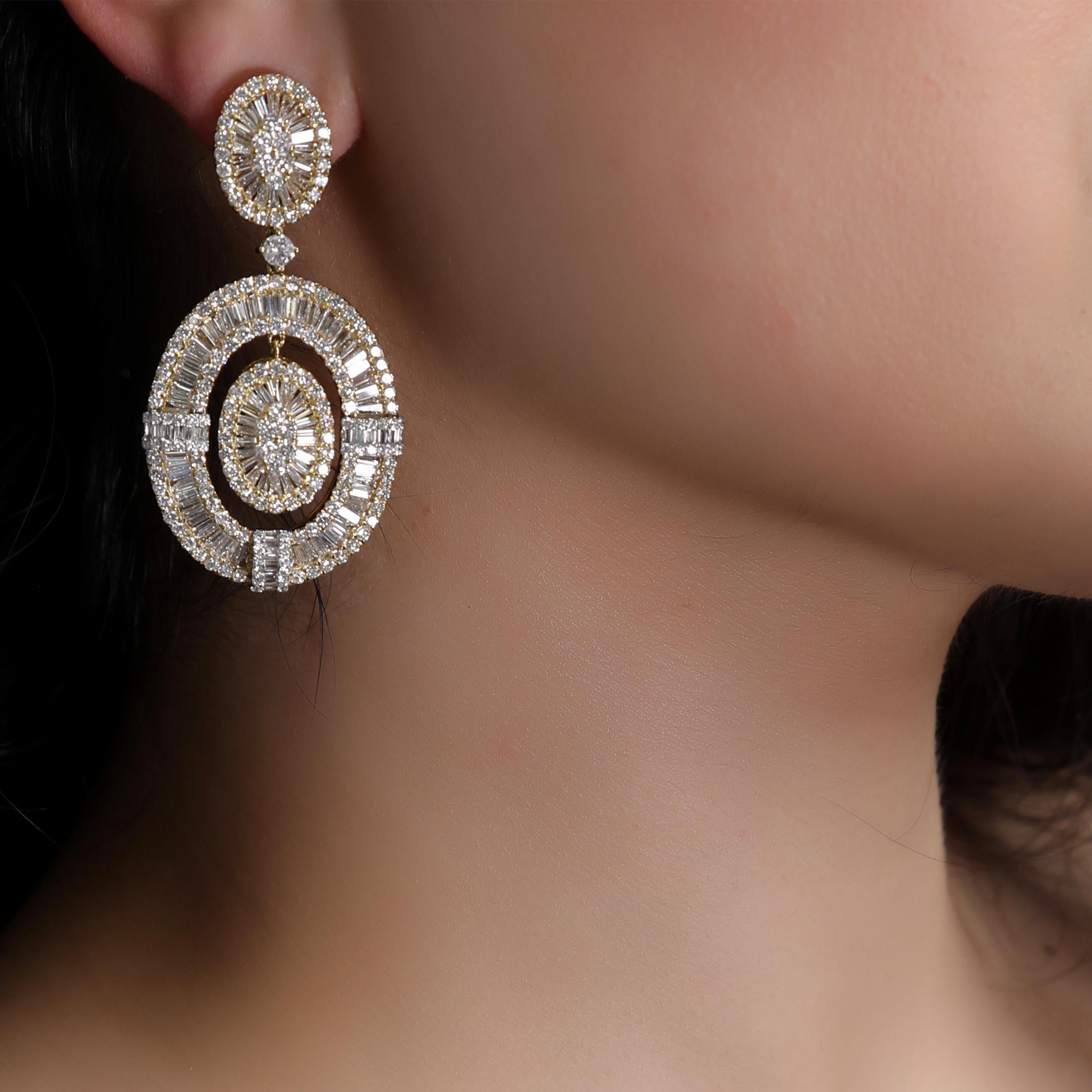 18 Karat Yellow Gold White Diamond Modern Oval Baguette Dangling Earring In New Condition For Sale In Los Angeles, CA