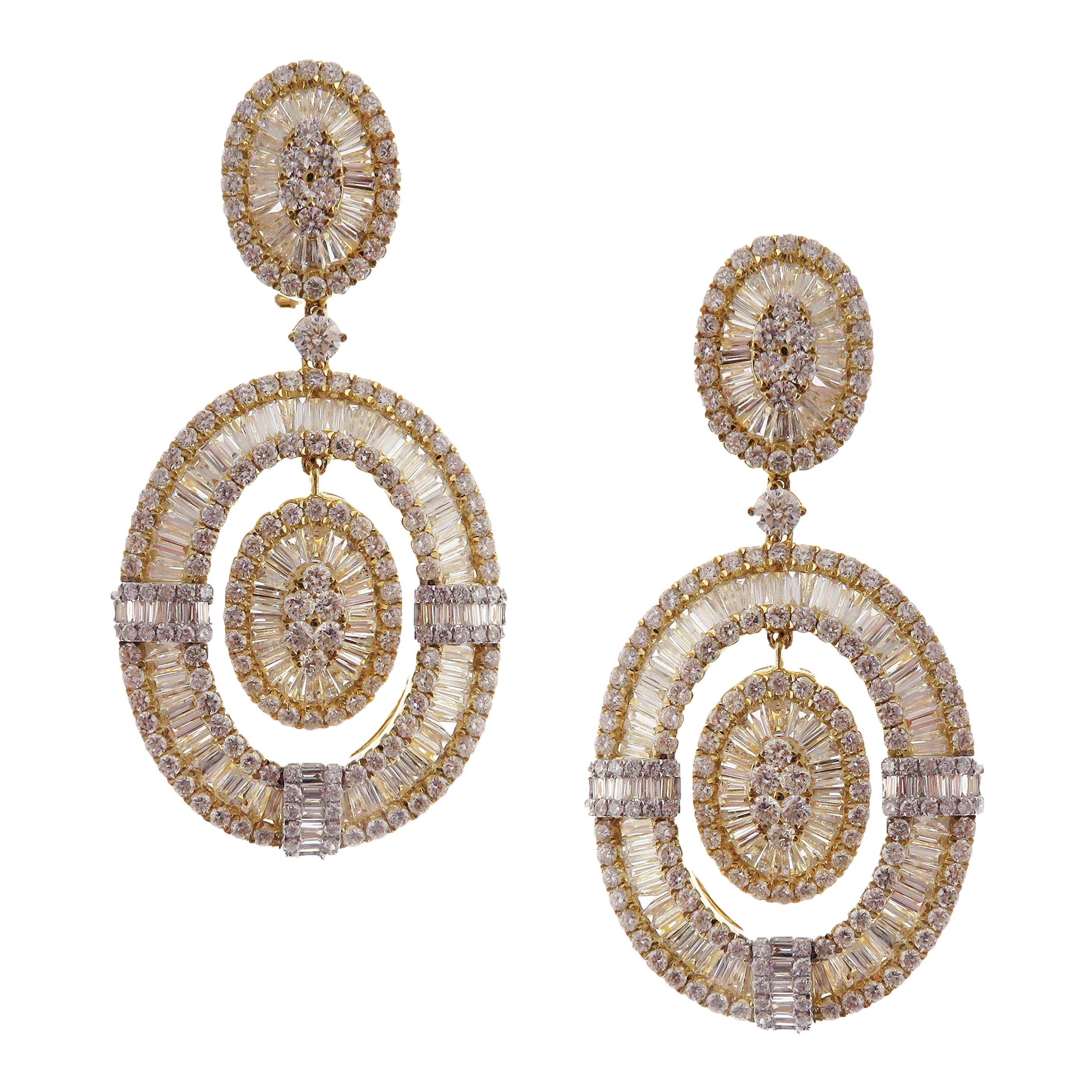 Pendants d'oreilles modernes en or jaune 18 carats avec diamants blancs et baguettes ovales