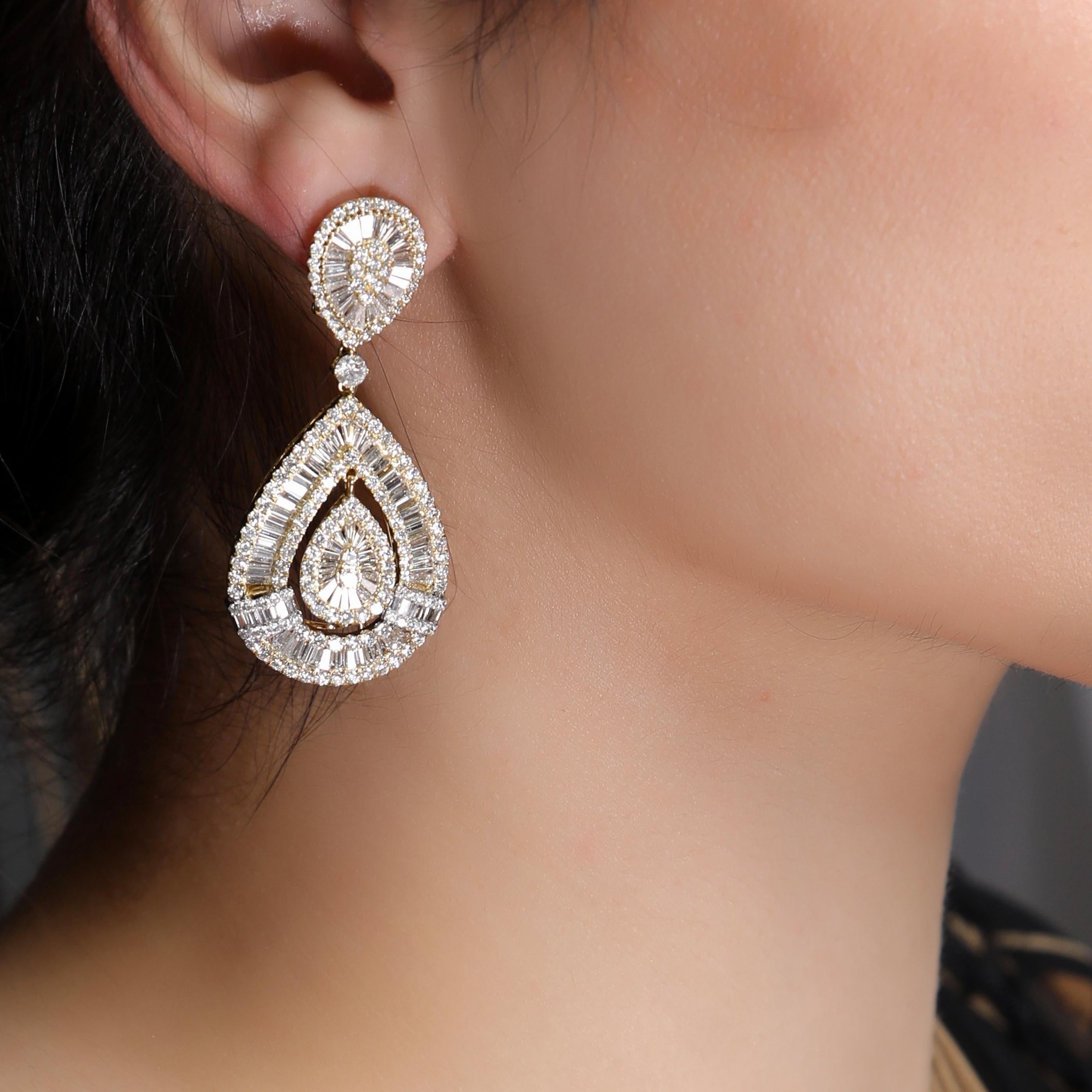 18 Karat Yellow Gold White Diamond Modern Pear Baguette Dangling Earring In New Condition For Sale In Los Angeles, CA