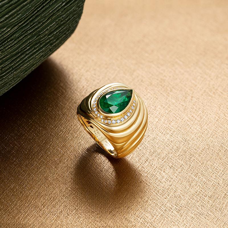 Pear Cut 18 Karat Yellow Gold, White Diamonds and Emerald Ring For Sale
