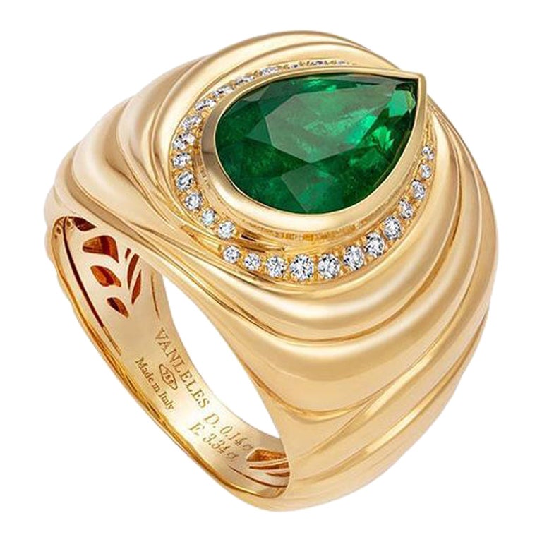 Bague en or jaune 18 carats, diamants blancs et émeraudes en vente