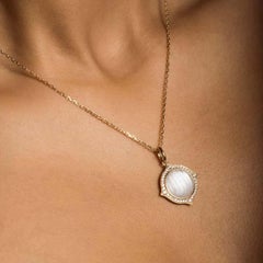 18 Karat Gelbgold, weiße Diamanten und Bergkristall-Anhänger