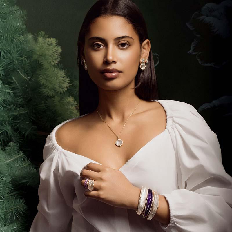 Taille ronde Pendentif en or jaune 18 carats, diamants blancs et cristal de roche en vente