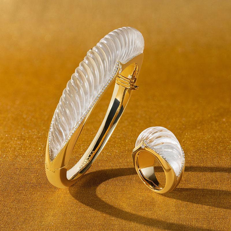 Ring aus 18 Karat Gelbgold, weißen Diamanten und Bergkristall im Zustand „Neu“ im Angebot in Mayfair, London, GB
