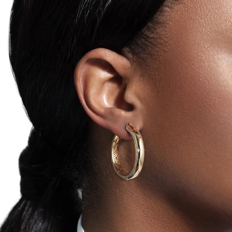 PLEASE NOTE THIS ITEM IS MADE TO ORDER. LEAD PRODUCTION TIME 5-6 WEEKS.

New additions to our iconic Nile collection. This new edition features bold shapes and chunky volumes, adorned with our unique Nile arabesque motif.

Hoop Earrings crafted in