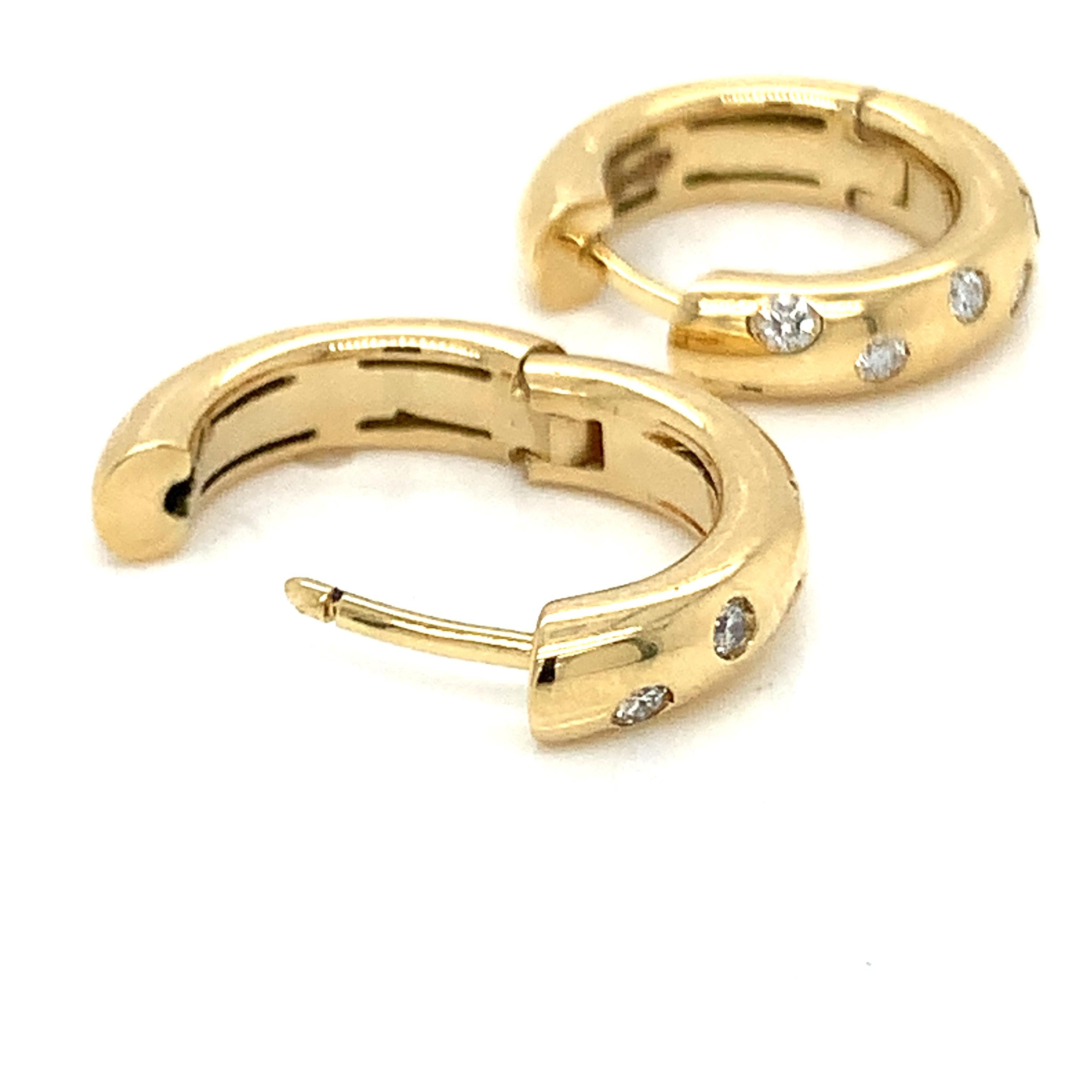 18 Karat Yellow Gold White Diamonds Garavelli Round Huggie Earrings 4