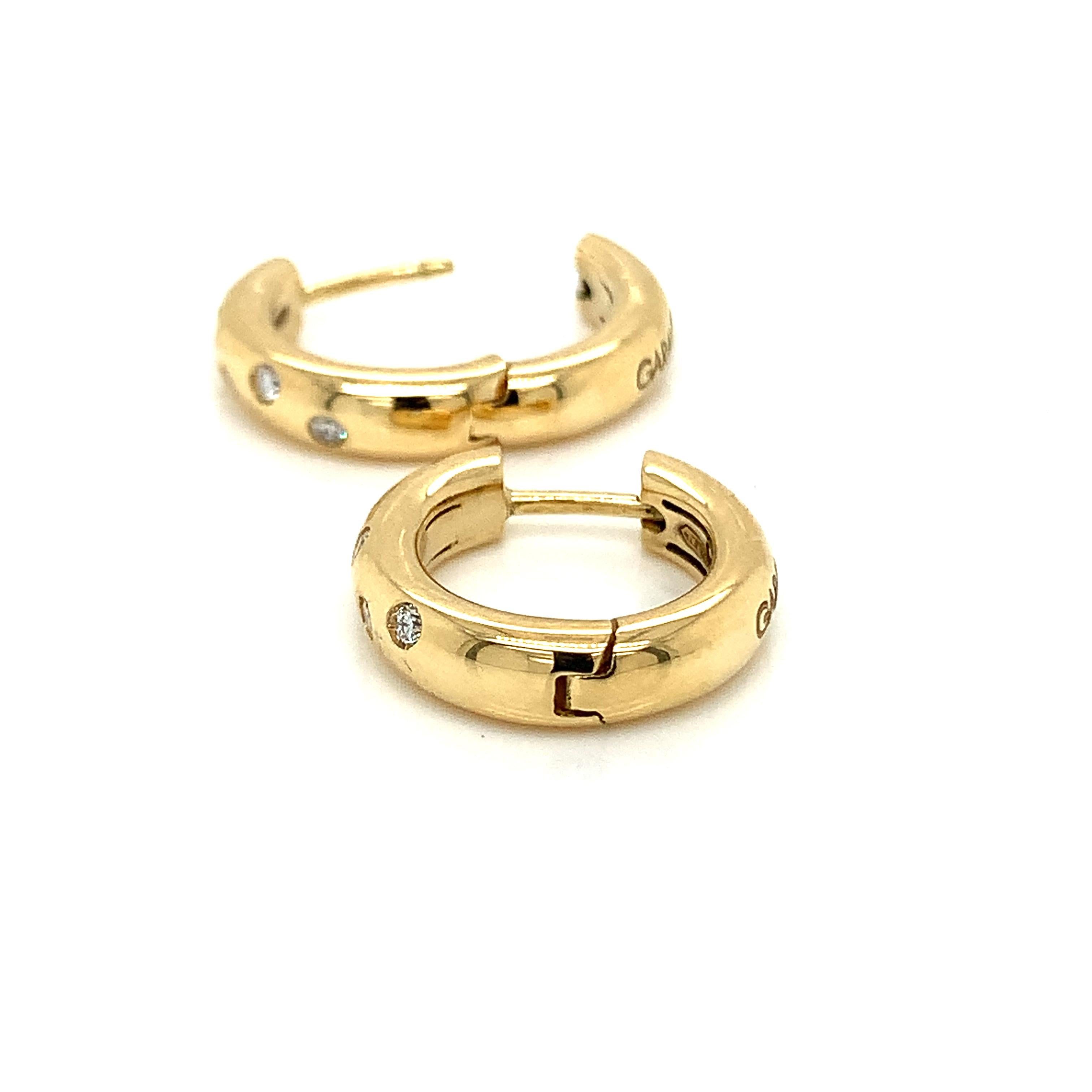 18 Karat Yellow Gold White Diamonds Garavelli Round Huggie Earrings In New Condition In Valenza, IT
