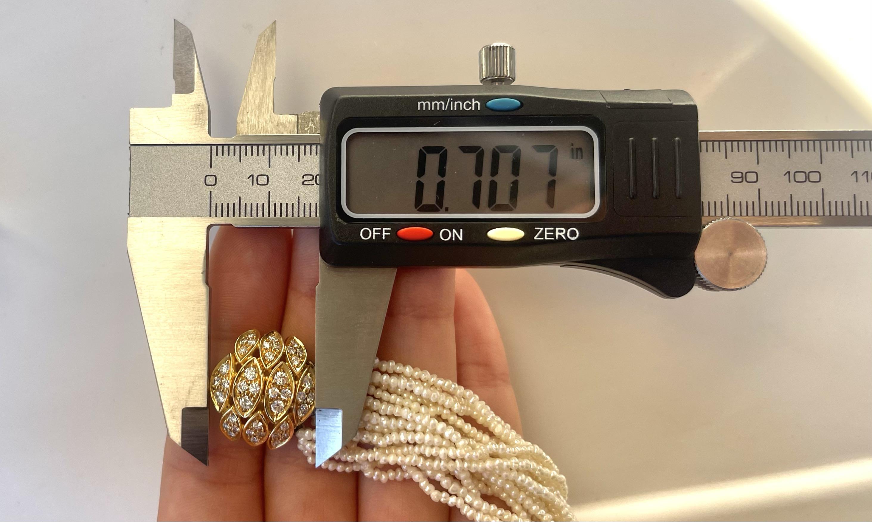 18 Karat Gelbgold Weiße Diamanten Multistrang Perlen Vintage-Armband im Angebot 10