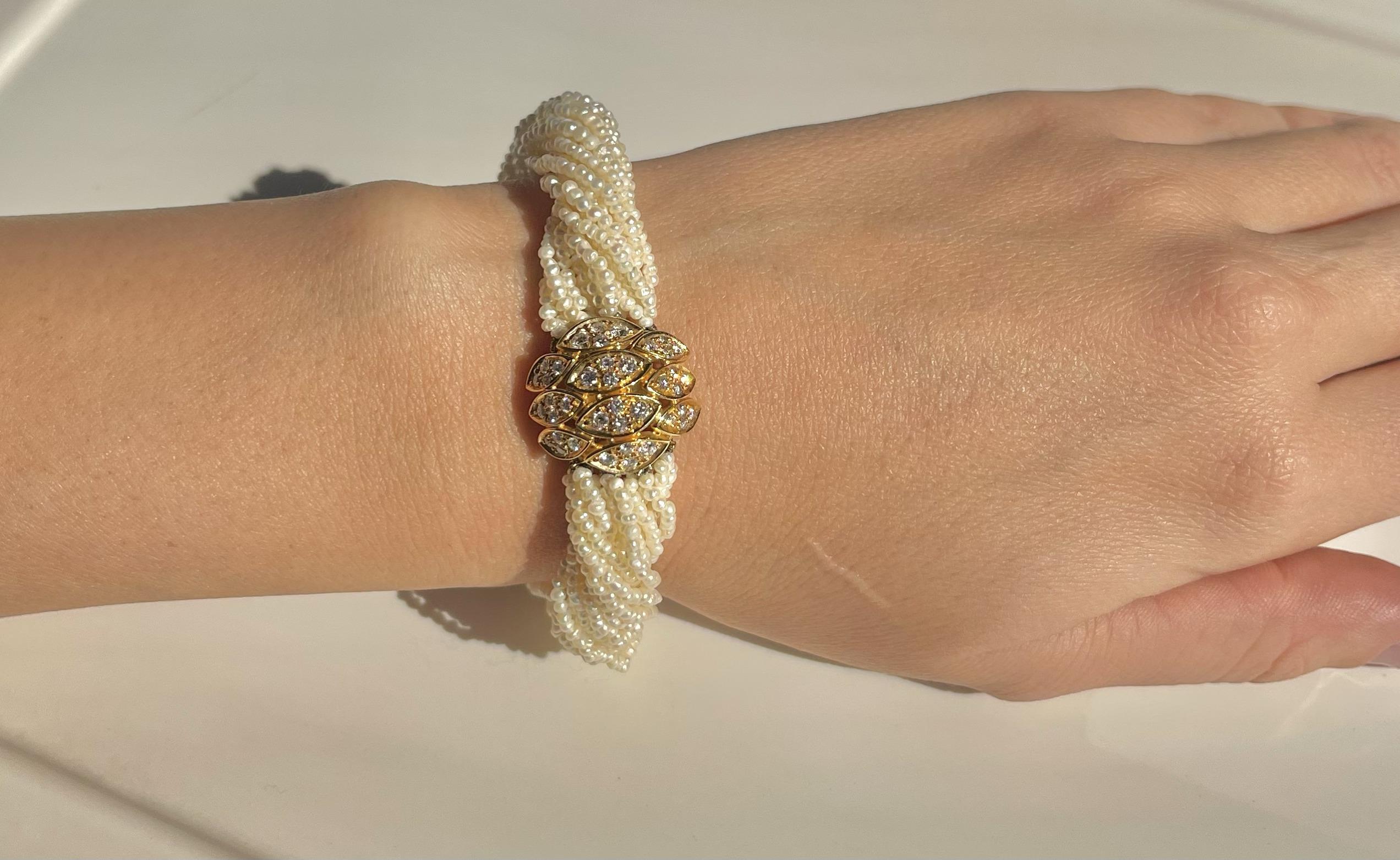 18 Karat Yellow Gold White Diamonds Multi Strand Pearls Vintage Bracelet In Good Condition For Sale In Milano, IT