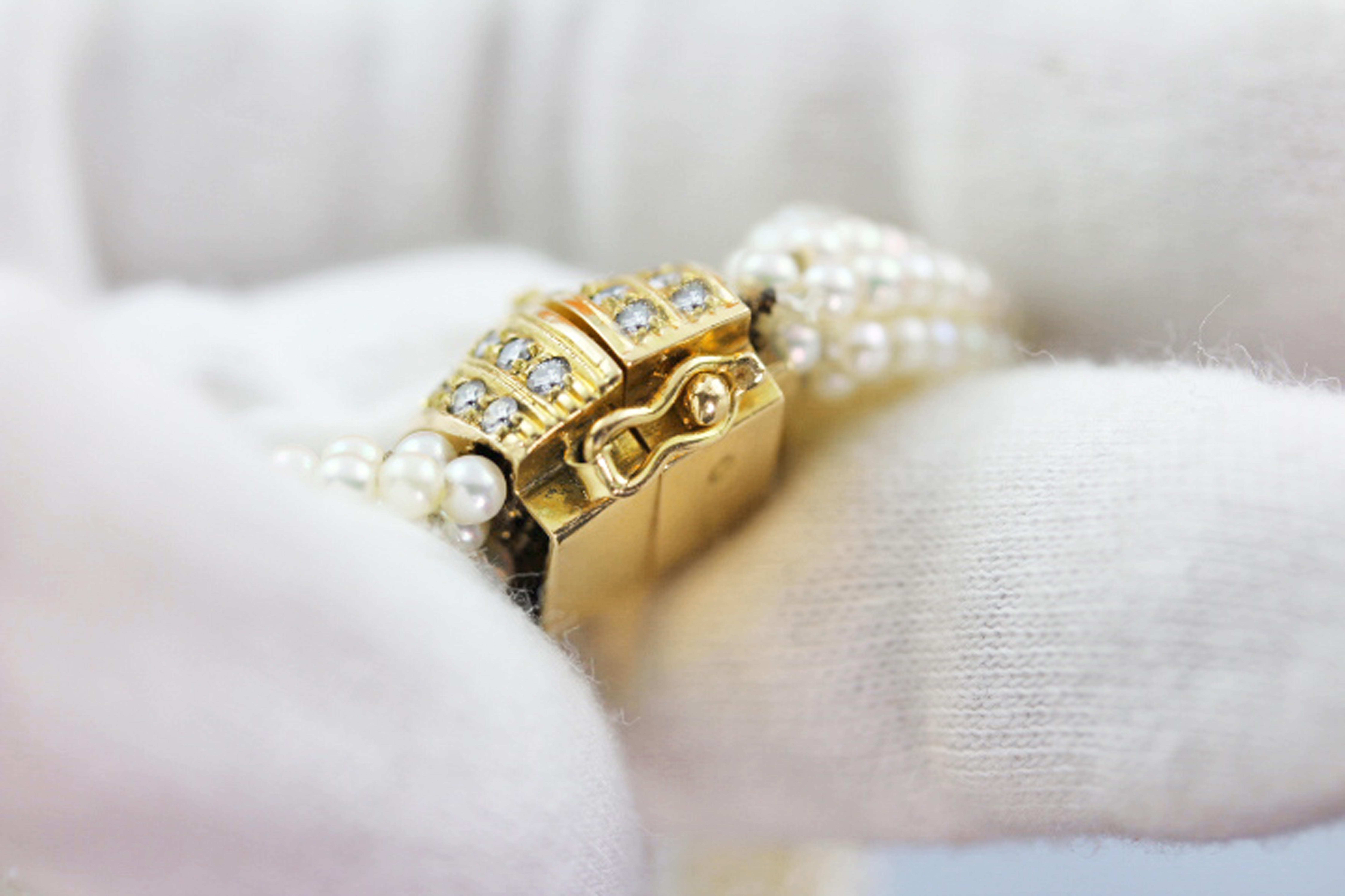 Women's 18 Karat Yellow Gold White Diamonds Multi Strand Pearls Vintage Bracelet