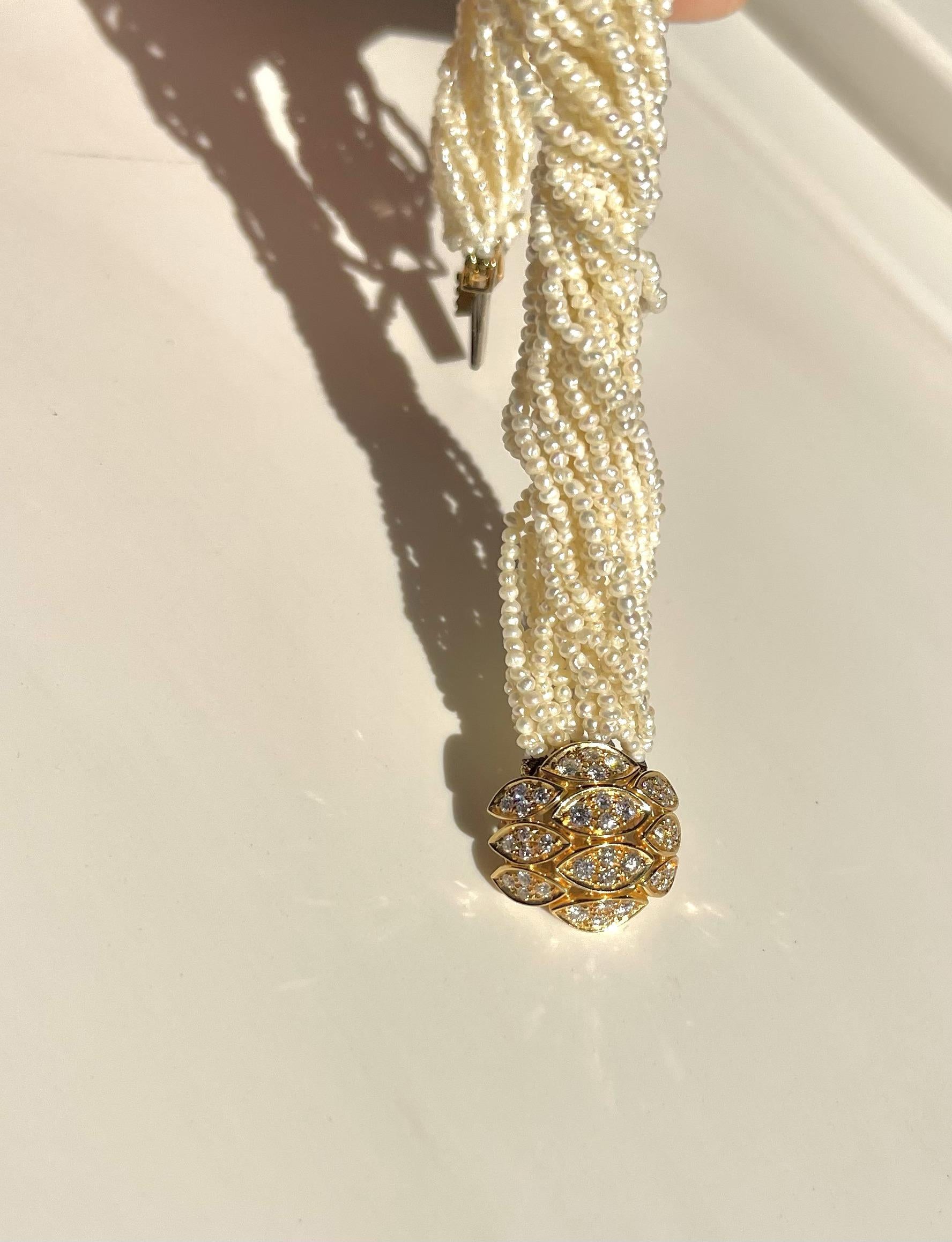 18 Karat Gelbgold Weiße Diamanten Multistrang Perlen Vintage-Armband im Angebot 2