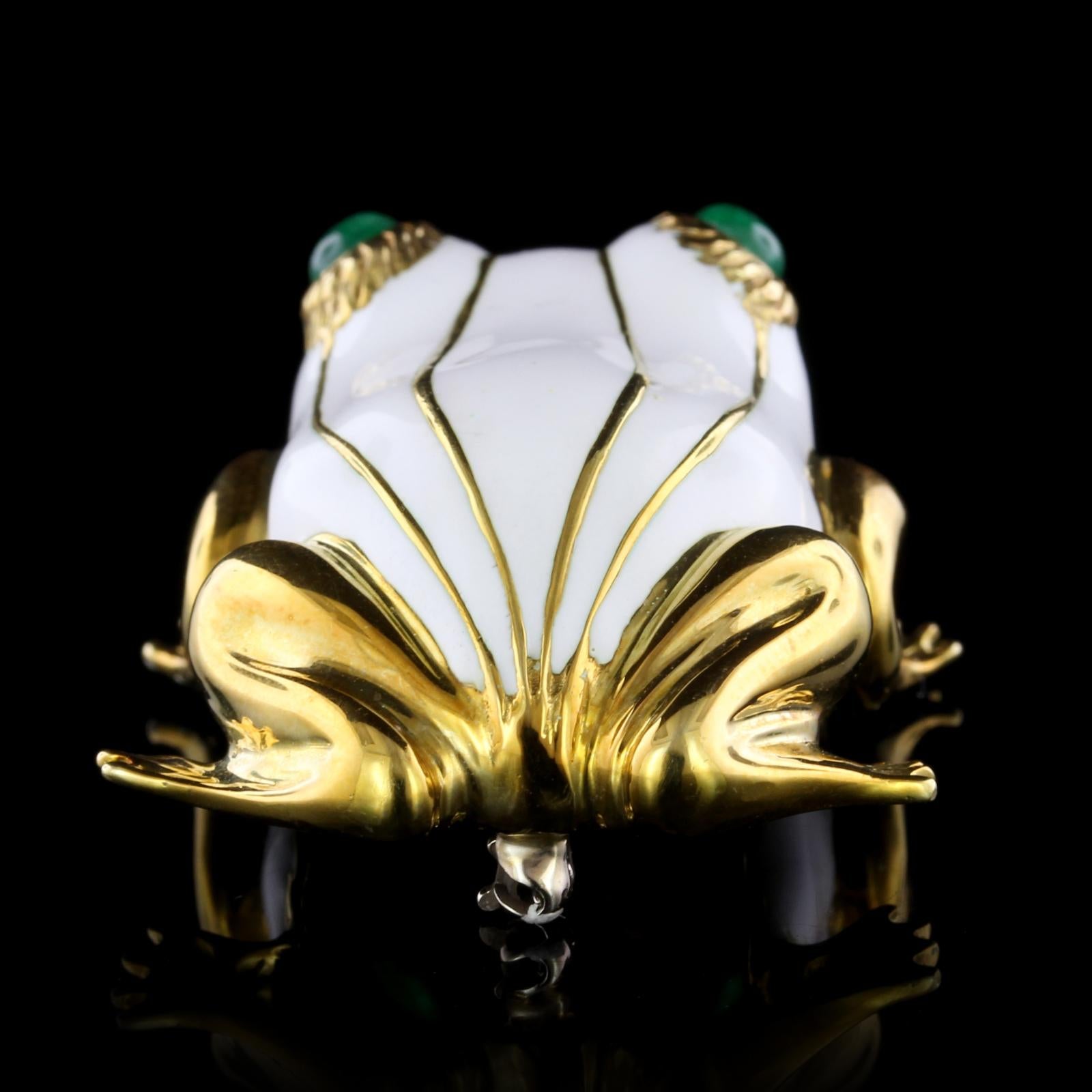 Women's or Men's 18 Karat Yellow Gold White Enamel and Emerald Frog Brooch For Sale