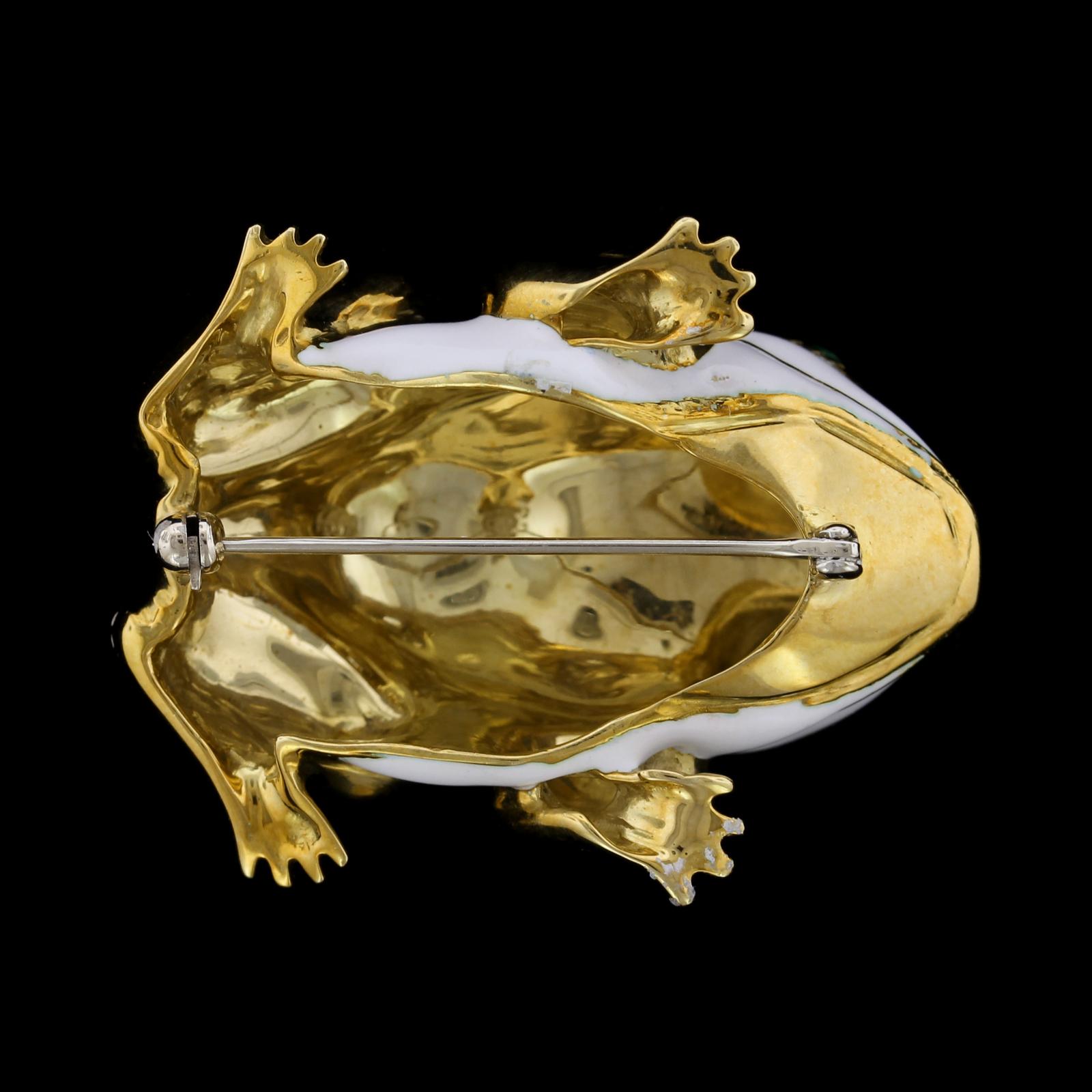 18 Karat Yellow Gold White Enamel and Emerald Frog Brooch For Sale 1