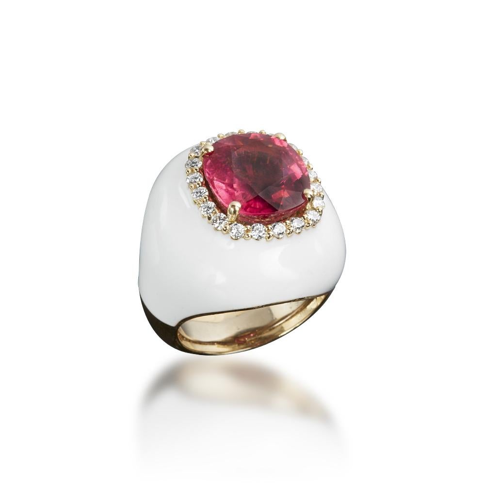 The vivid colour of the Cushion-cut Gem Colour Rubellite of the Ring 