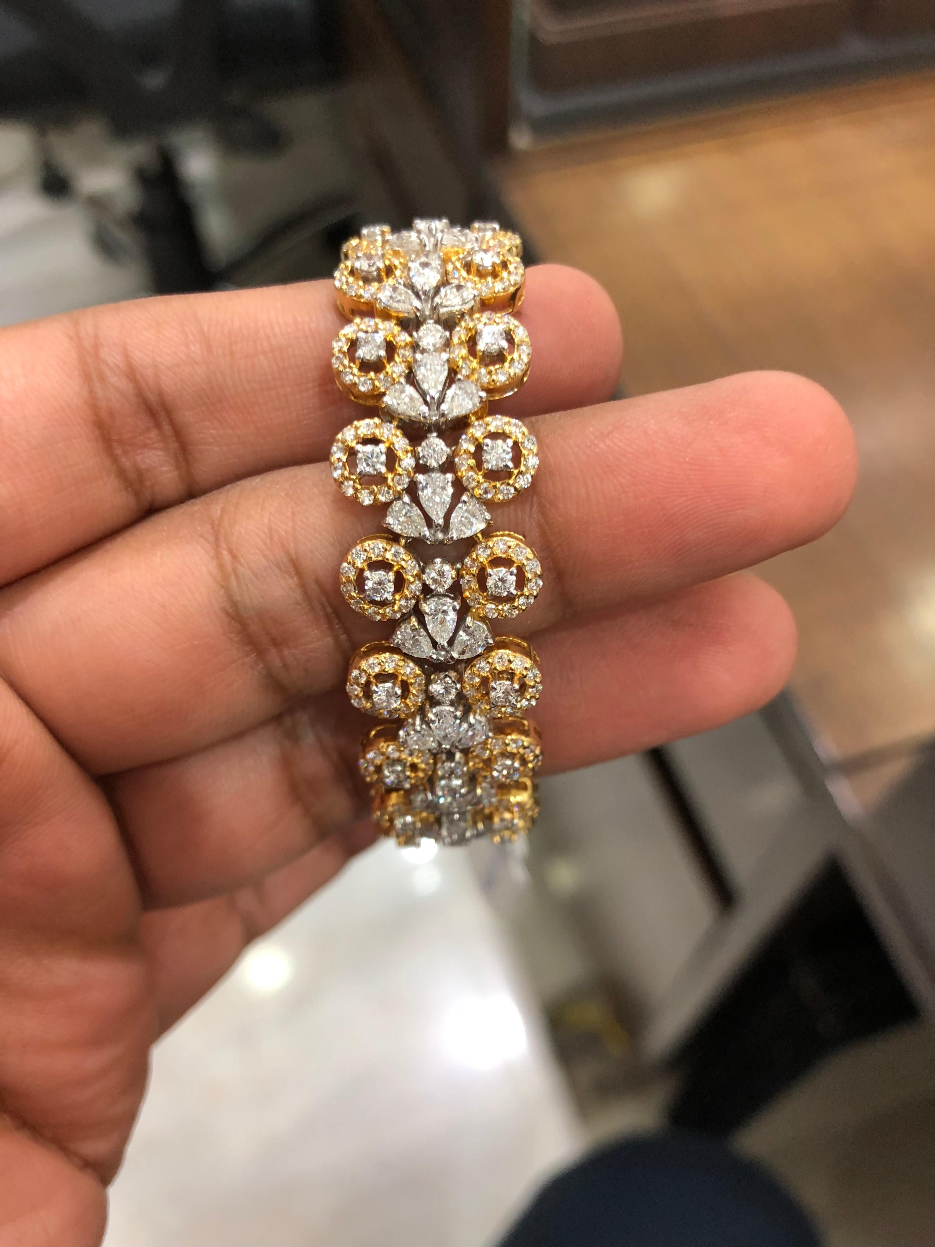 Diamond: 10.24 carats
Gold: 36.780 grams 18k
Colour: GH 
Clarity: VS-SI 
Note: This piece can be made according to your wrist size and the weights may vary as all our pieces are handmade