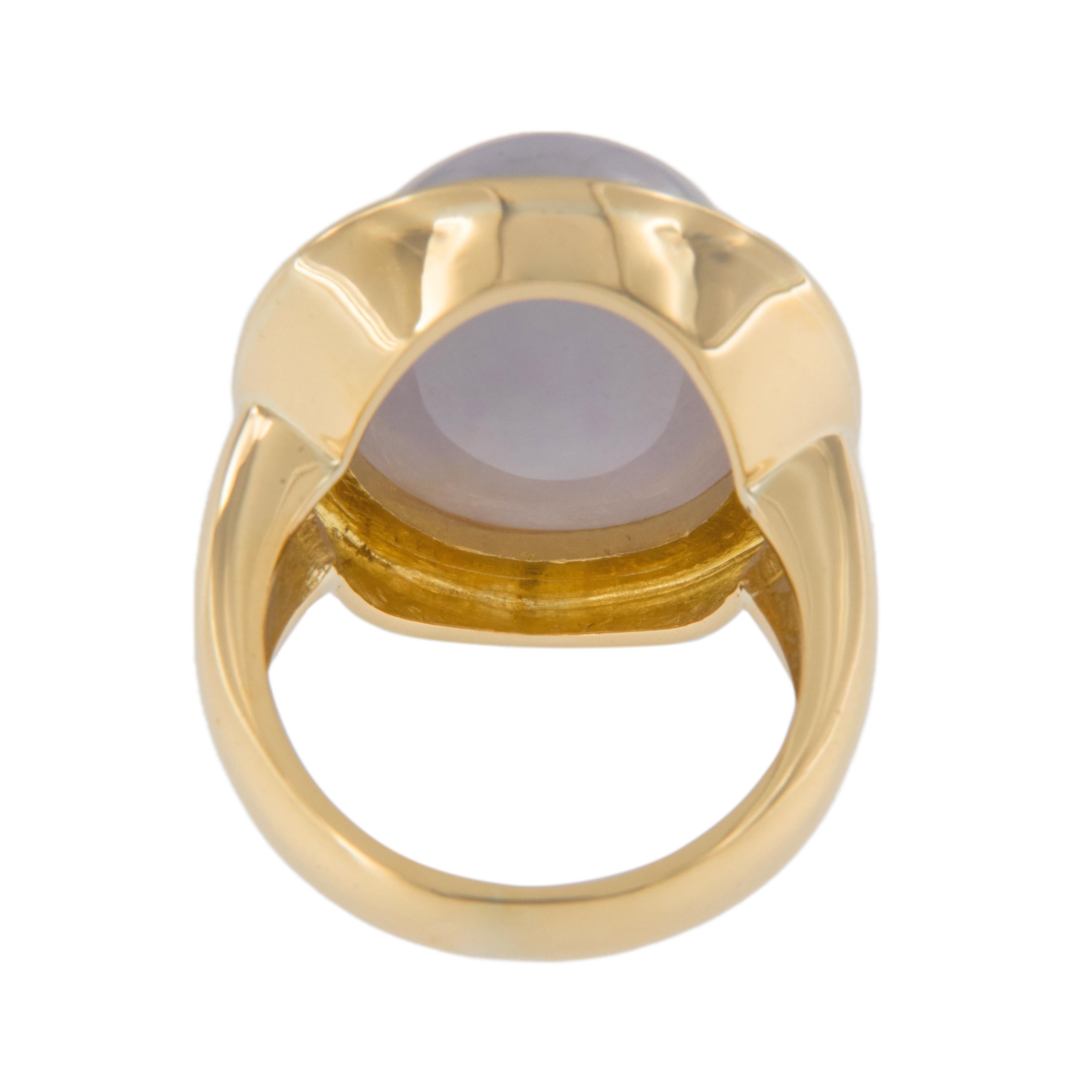 18 Karat Yellow Gold White / Lavender Jade Fashion Ring In New Condition For Sale In Troy, MI