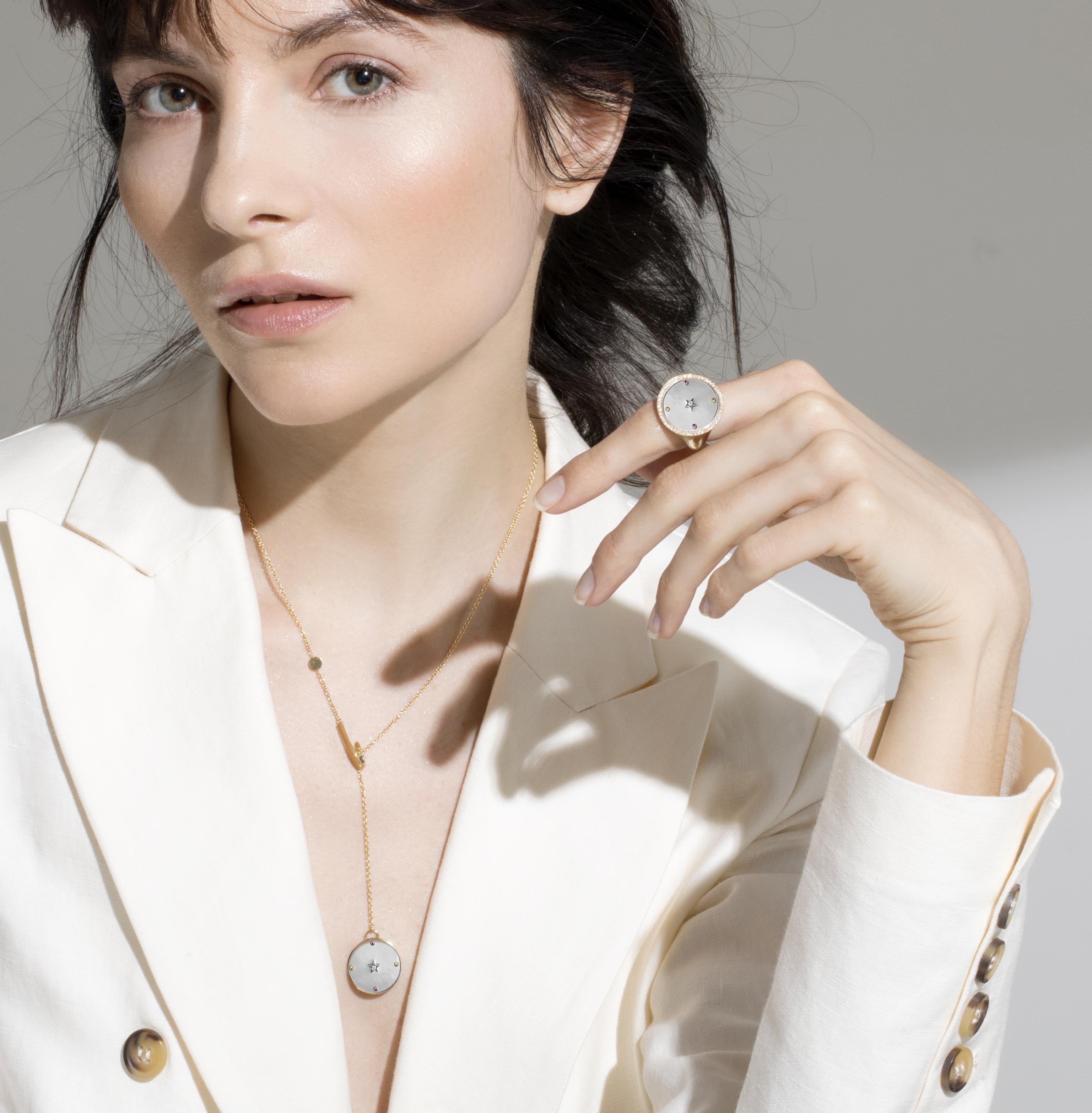 Inspired by the concept of time, Anna Maccieri Rossi's 'ORA Pendant' features a white mother of pearl dial where the hours of the day are marked by multicolored sapphires with diamond star at center.
PRODUCT DETAILS
Clasp closure
Composition: 18K