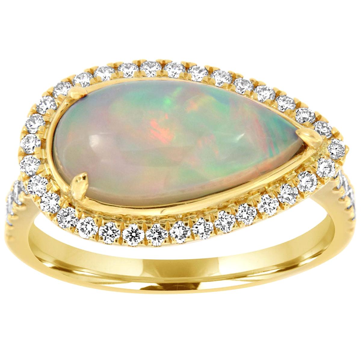 18 Karat Yellow Gold White Opal Ring '3 Carat' For Sale