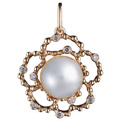 18 Karat Yellow Gold White South Sea Pearl and Diamonds Pendant