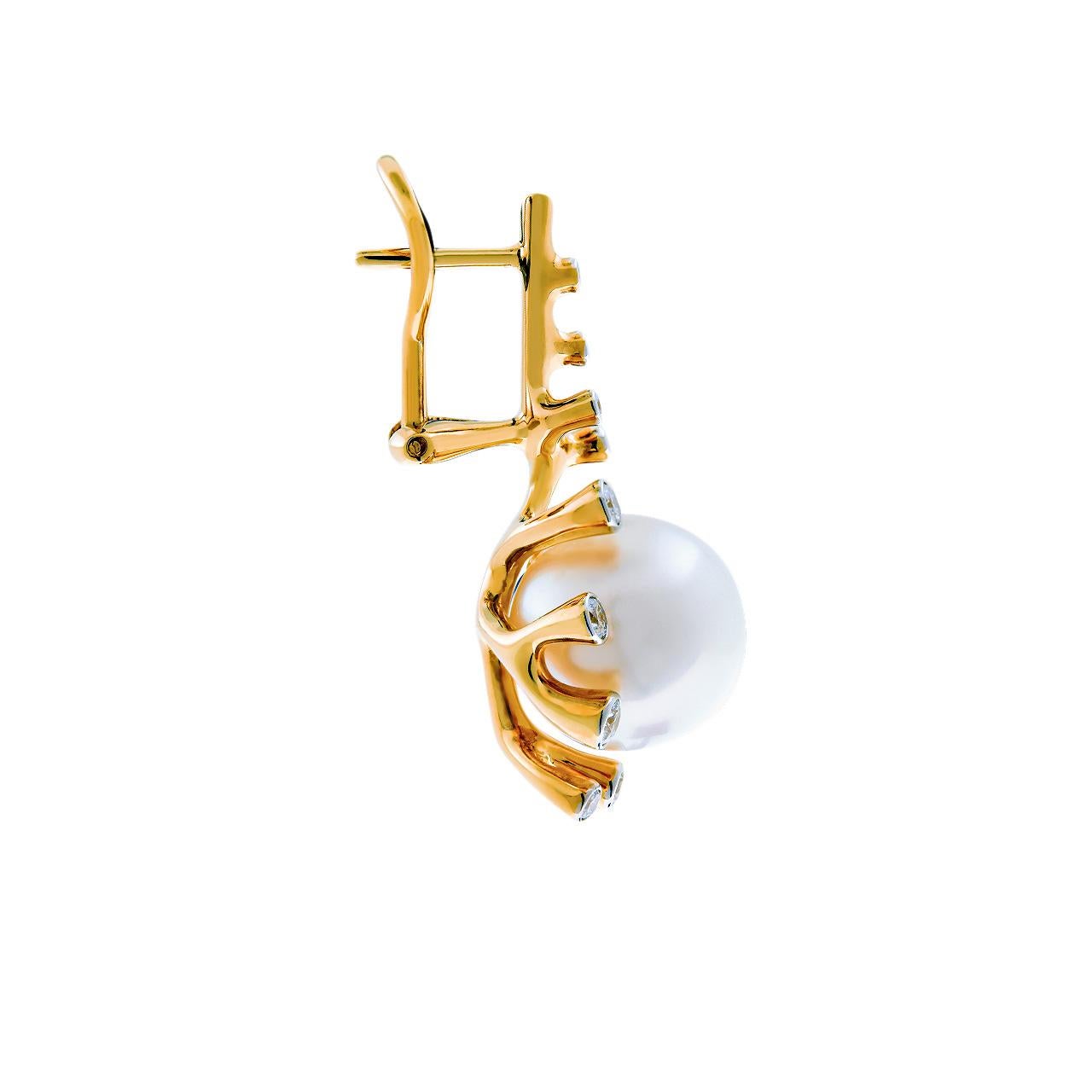 - 28 Round Diamonds - 0.80 ct, G/VVS1-VVS2
- 11.52 mm White South Sea pearls
- 18K Yellow Gold 
- Weight: 14.47 g
This pair of earrings from the Corals collection of Jewellery Theatre features two lustrous White South Sea pearls surrounded with gold