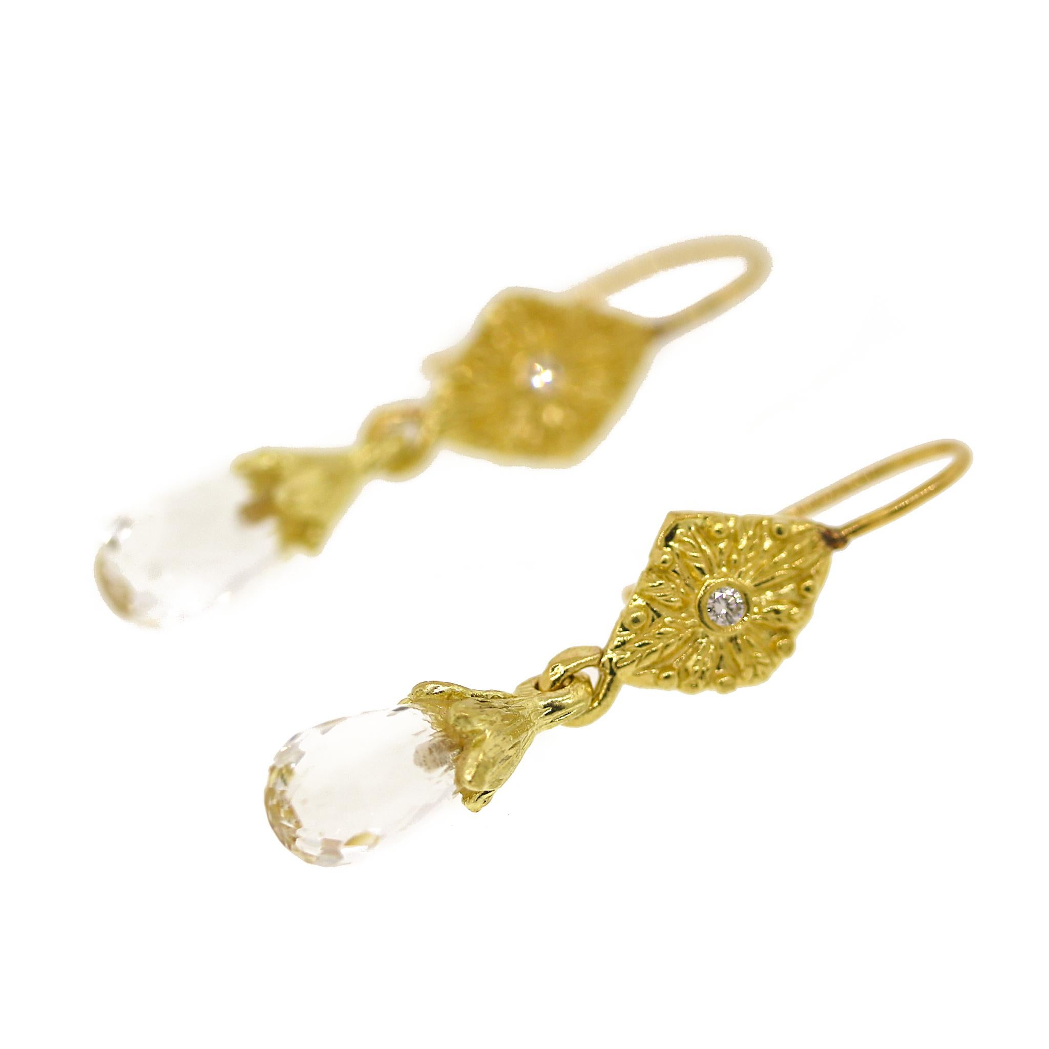 18 karat Yellow Gold White Topaz Briolette Drop Earrings In Good Condition For Sale In New York, NY