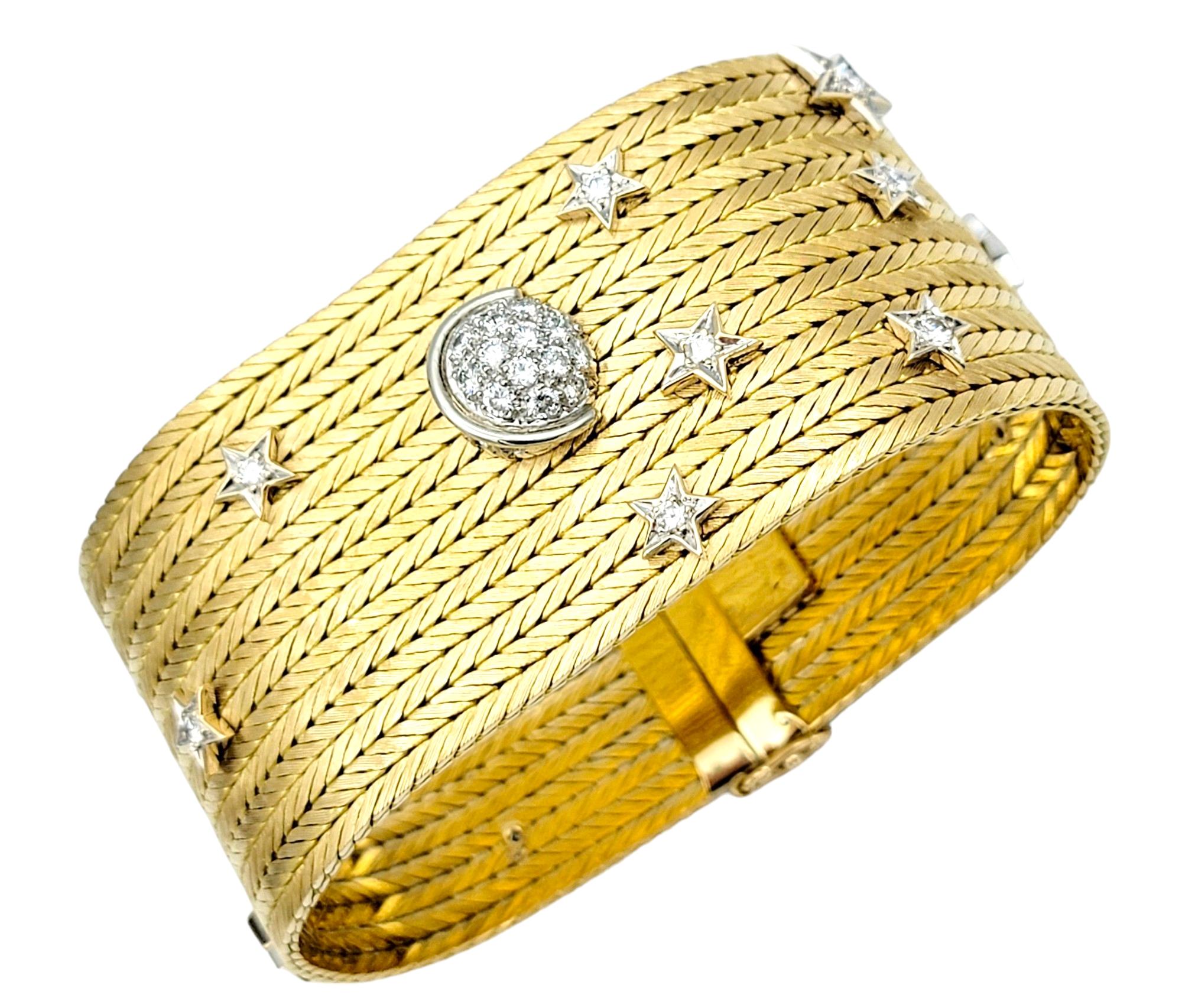 Breites geflochtenes Manschettenarmband aus 18 Karat Gelbgold mit Diamant-Mond- und Sternenmotiv im Angebot 1