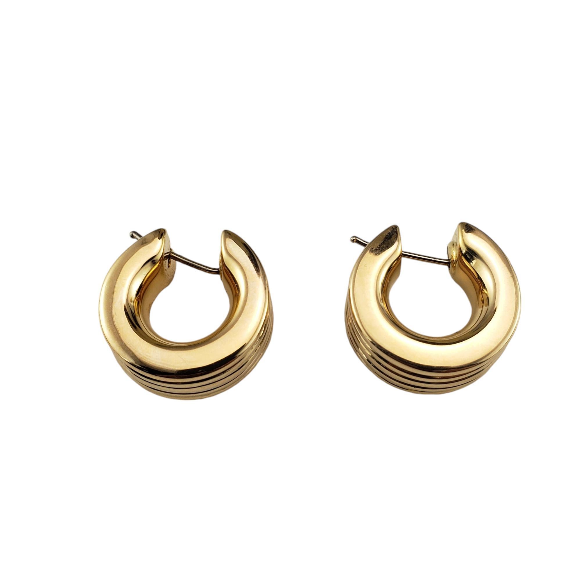 Boucles d'oreilles côtelées larges en or jaune 18 carats n°18830 Bon état - En vente à Washington Depot, CT