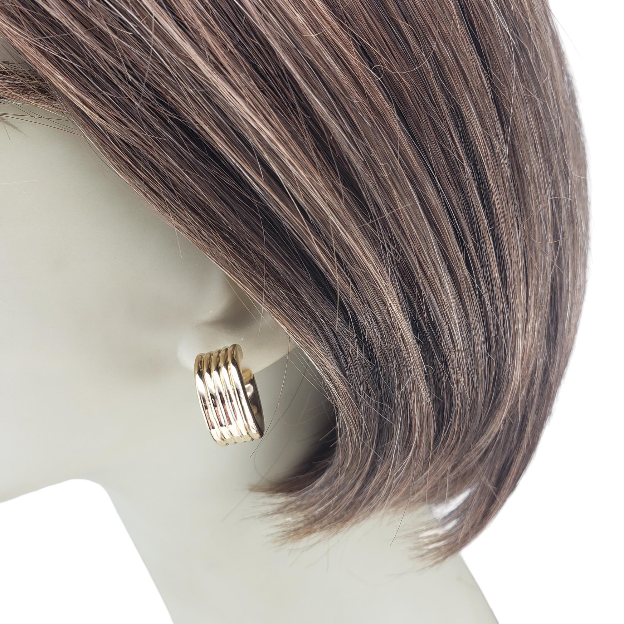 Boucles d'oreilles côtelées larges en or jaune 18 carats n°18830 en vente 3