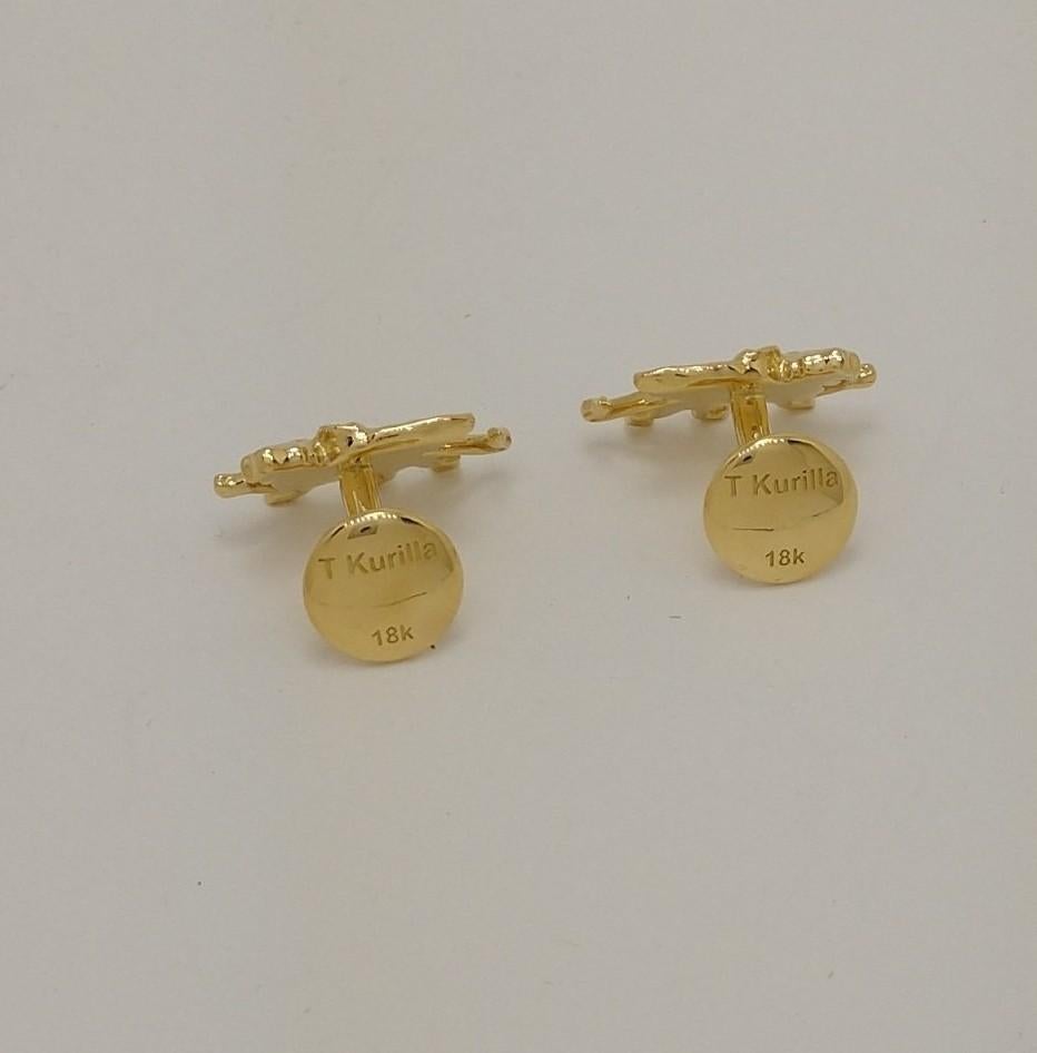 18 Karat Yellow Gold Winged Lion Griffin Cuff links For Sale 2