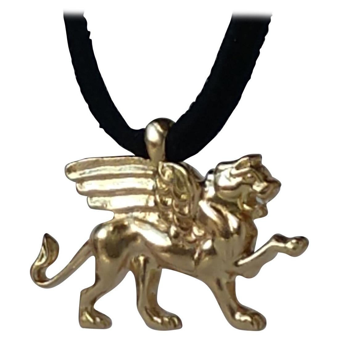 18 Karat Yellow Gold Winged Lion Griffin Pendant Necklace 1 inch wide 