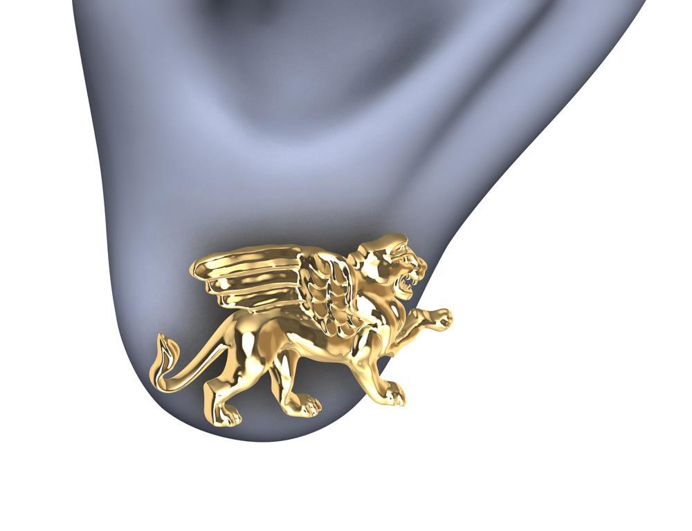 Contemporain Clous d'oreilles griffon ailés en or jaune 18 carats avec lion ailé en vente