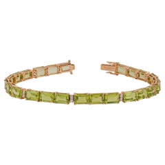 18 Karat Yellow Gold with 22.30 Carat Peridot Bracelet & Diamond