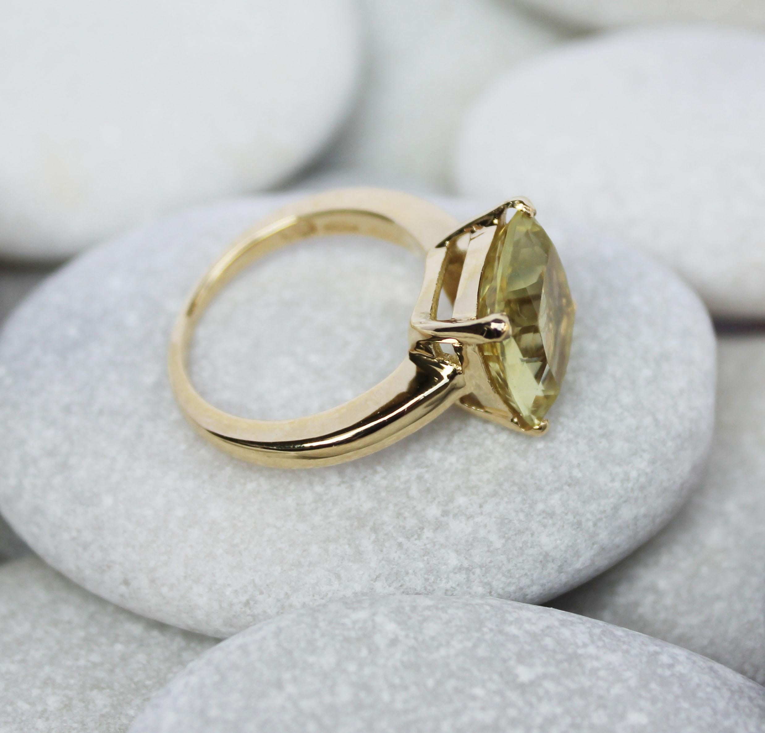 18 Karat Yellow Gold With Natural Lemon Quartz Modern Cocktail Ring In New Condition In GALLARATE, IT