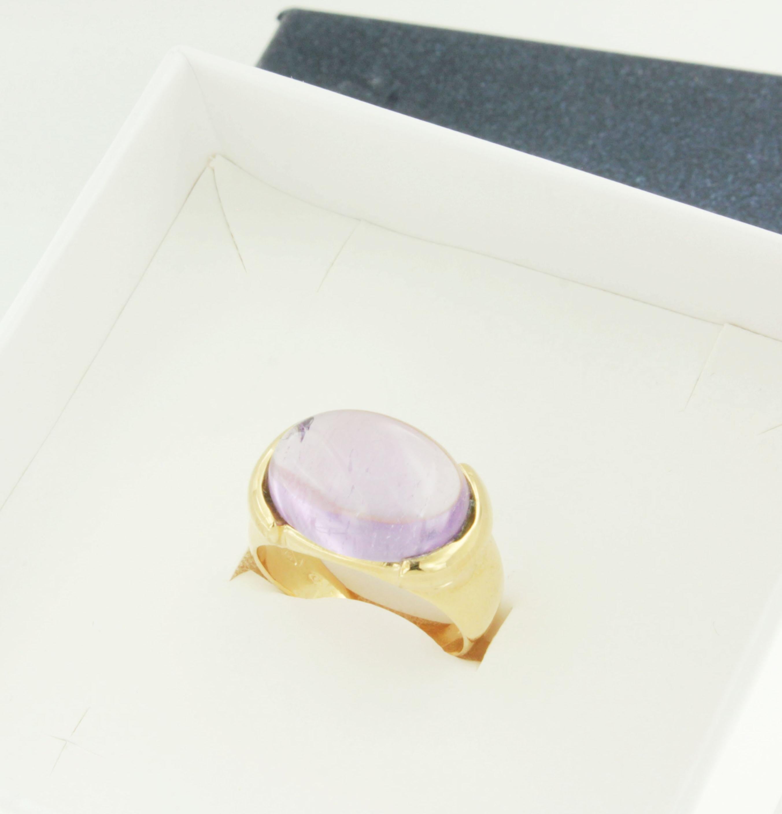 18 Karat Yellow Gold With Natural Light Amethyst Modern Cocktail Ring For Sale 1