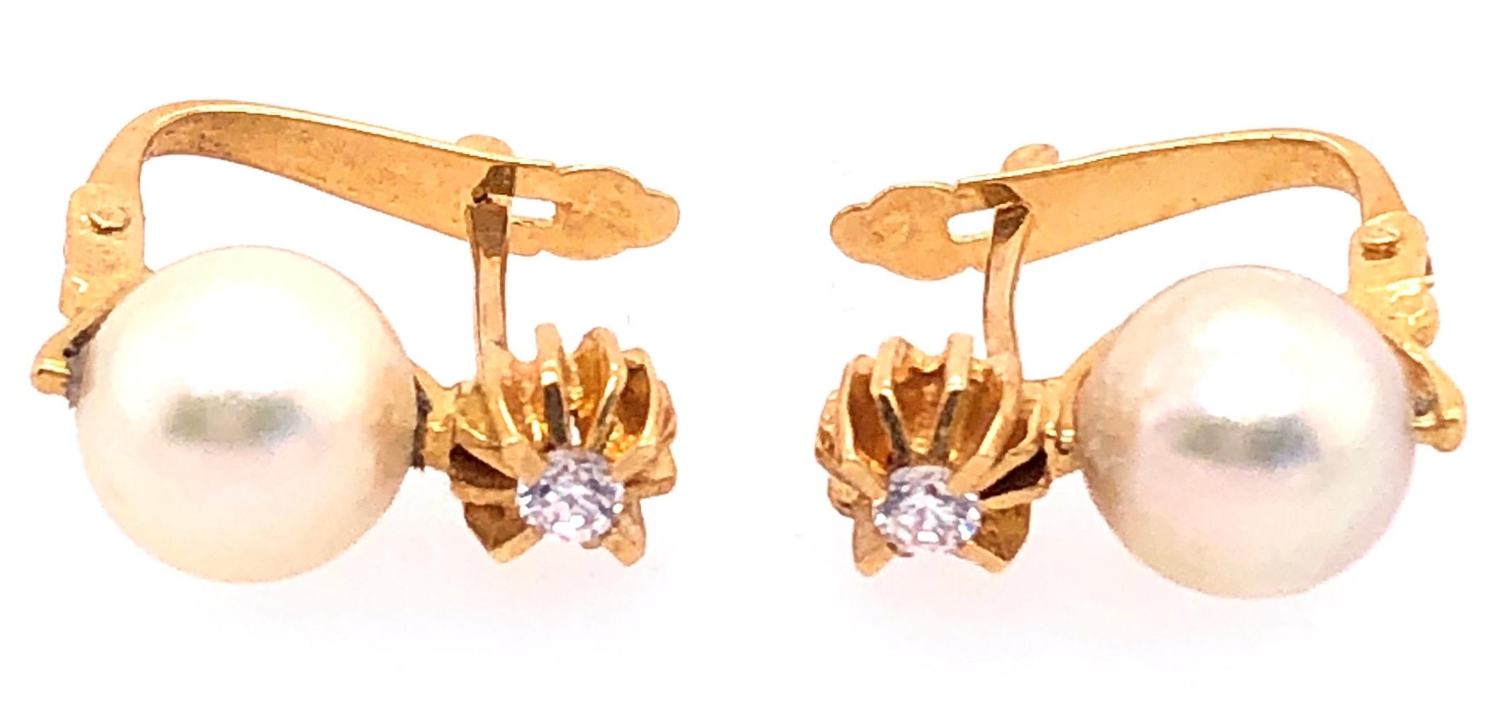 18 Karat Gelbgold mit Platin-Perlen-Ohrringe mit Klappbrisur (Moderne) im Angebot