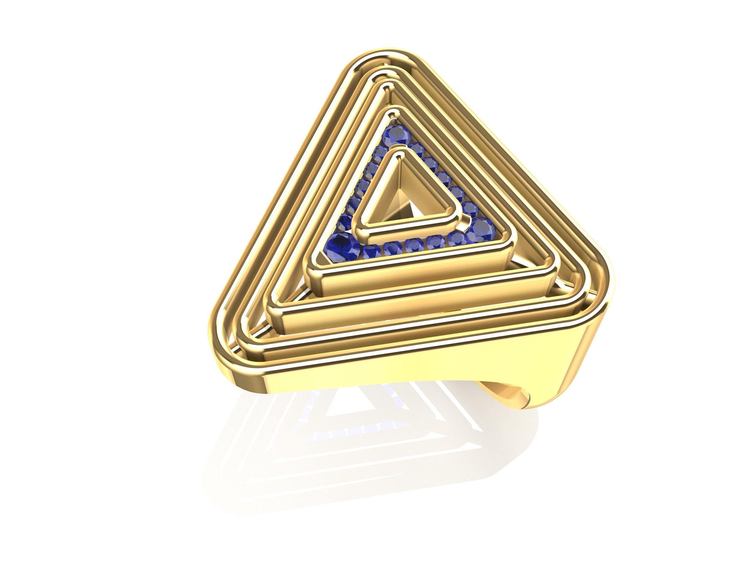 En vente :  Bague pyramide en or jaune 18 carats avec saphirs en forme de triangle doux 8