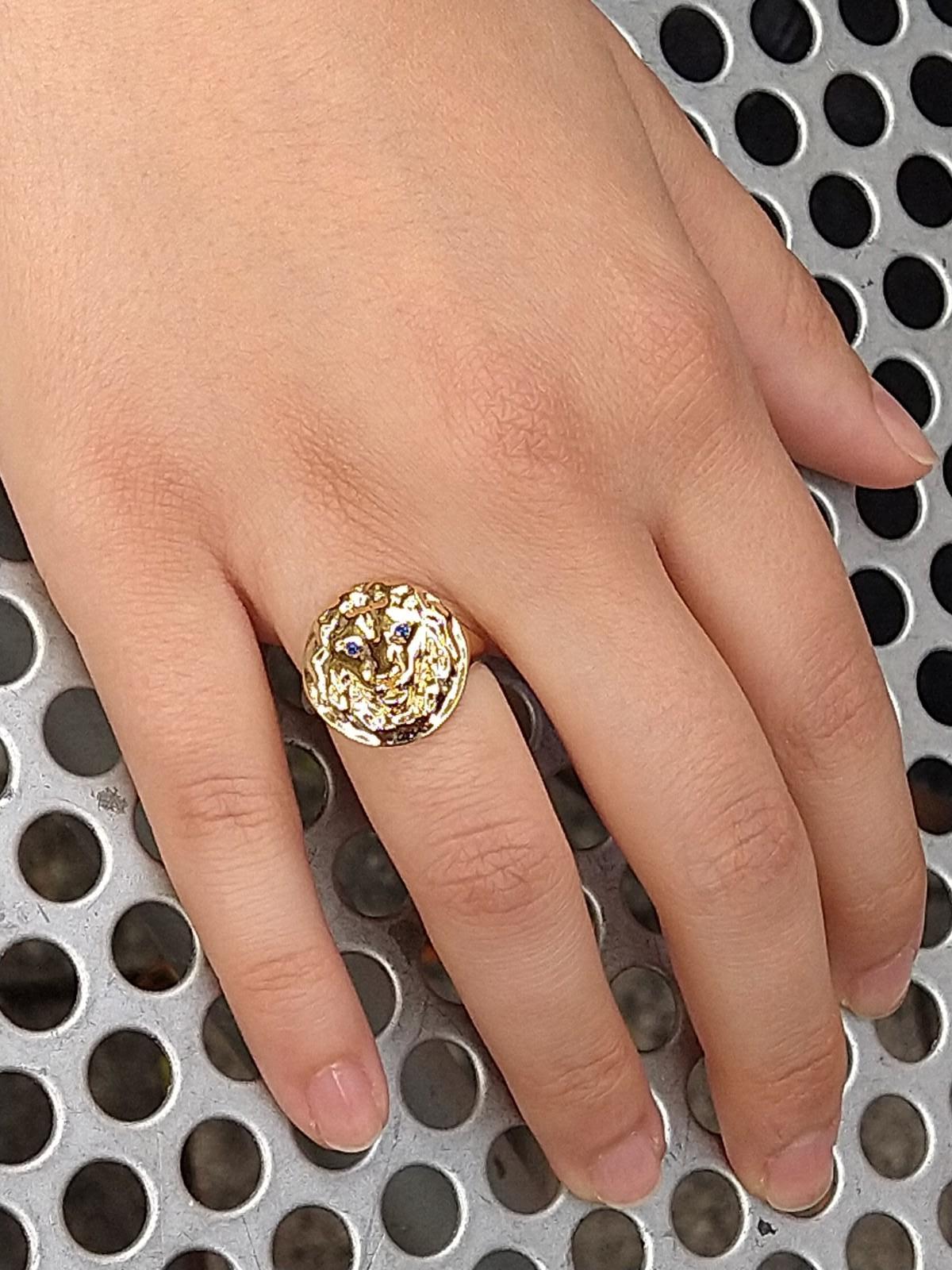 For Sale:  18 Karat Yellow Gold Womens Leo Lion with Sapphire Eyes Signet Ring 5