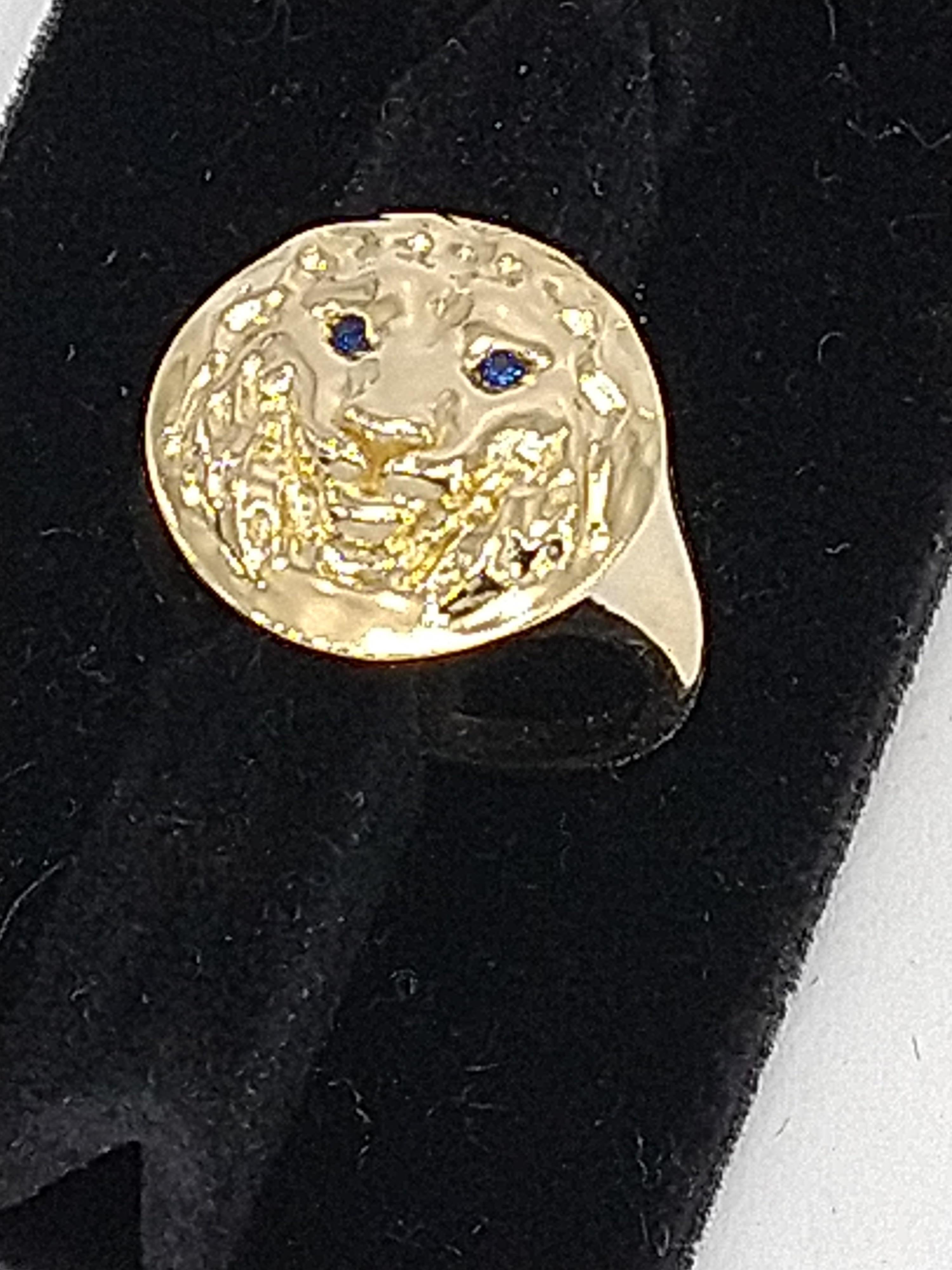 For Sale:  18 Karat Yellow Gold Womens Leo Lion with Sapphire Eyes Signet Ring 3