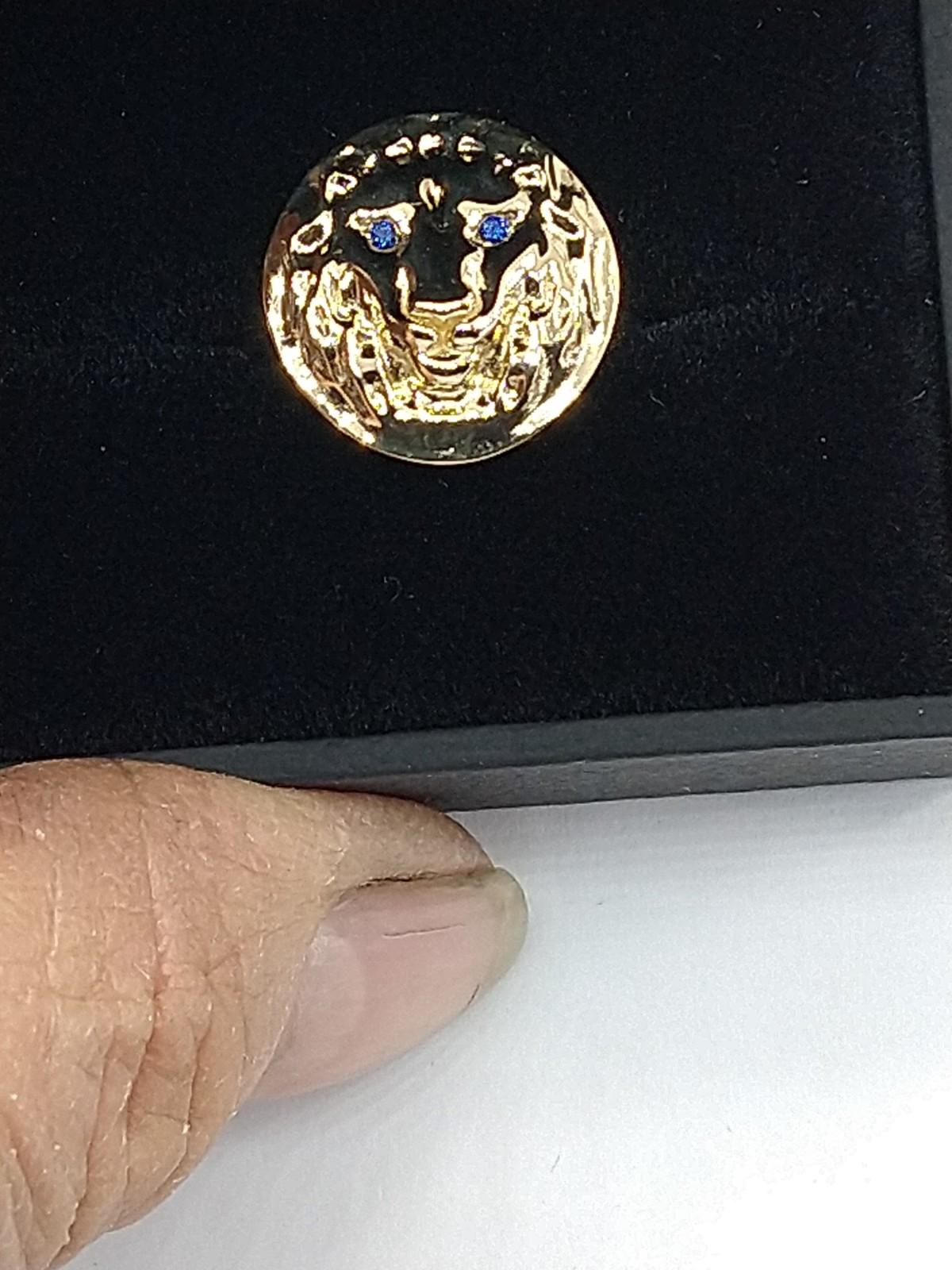For Sale:  18 Karat Yellow Gold Womens Leo Lion with Sapphire Eyes Signet Ring 2